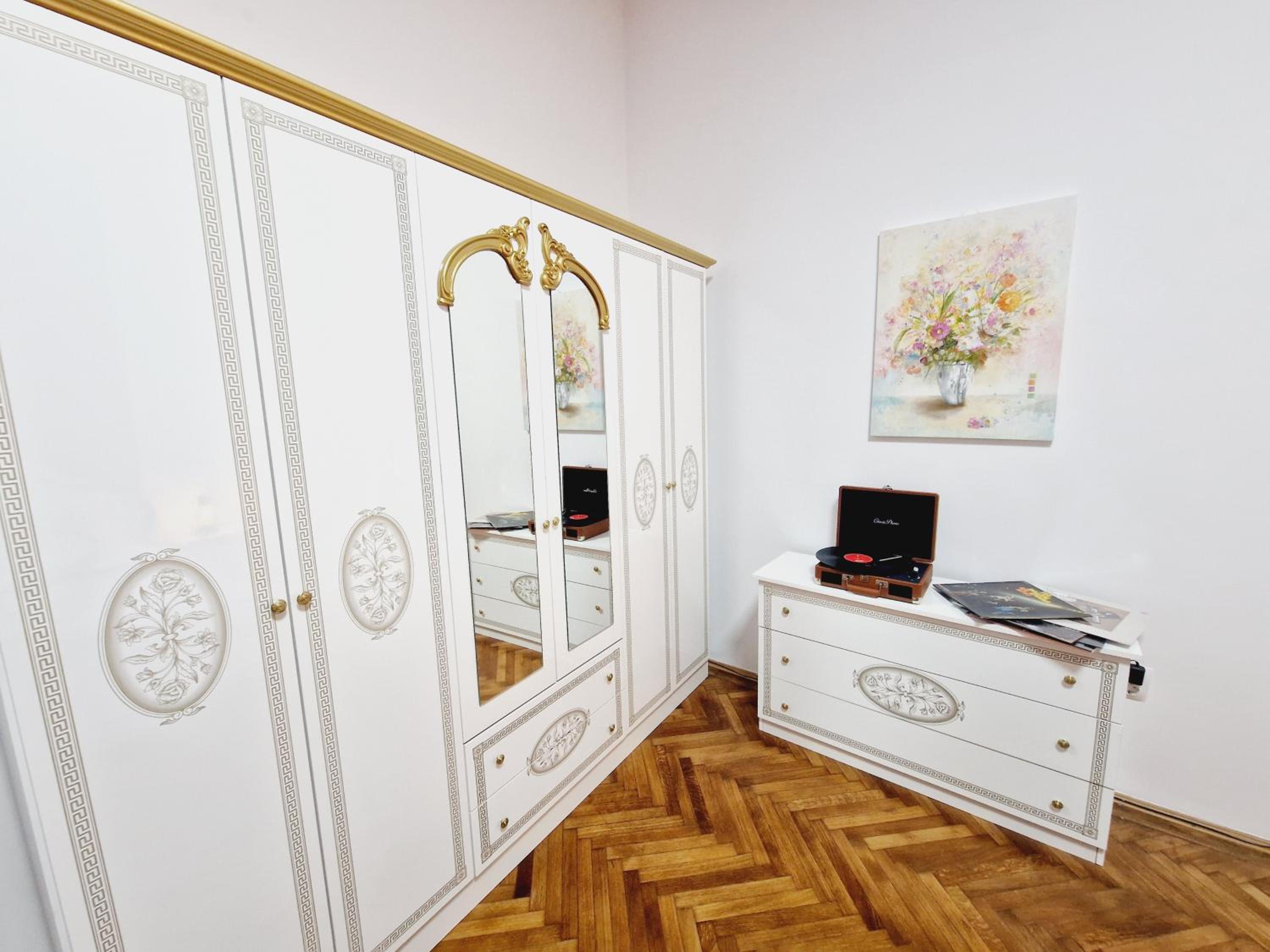 Royal 5* mansion near central square view 4