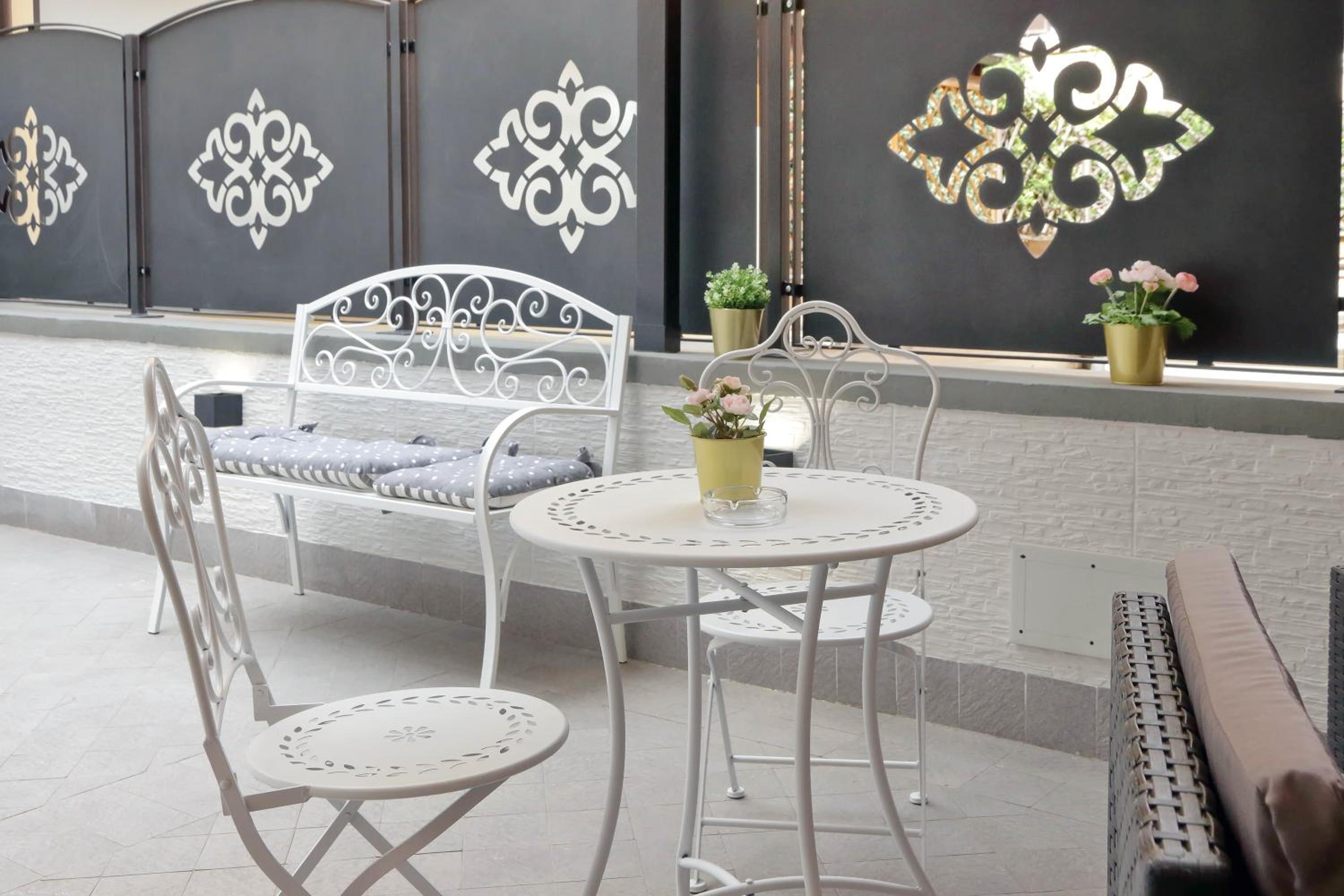 Roman Holiday Suites