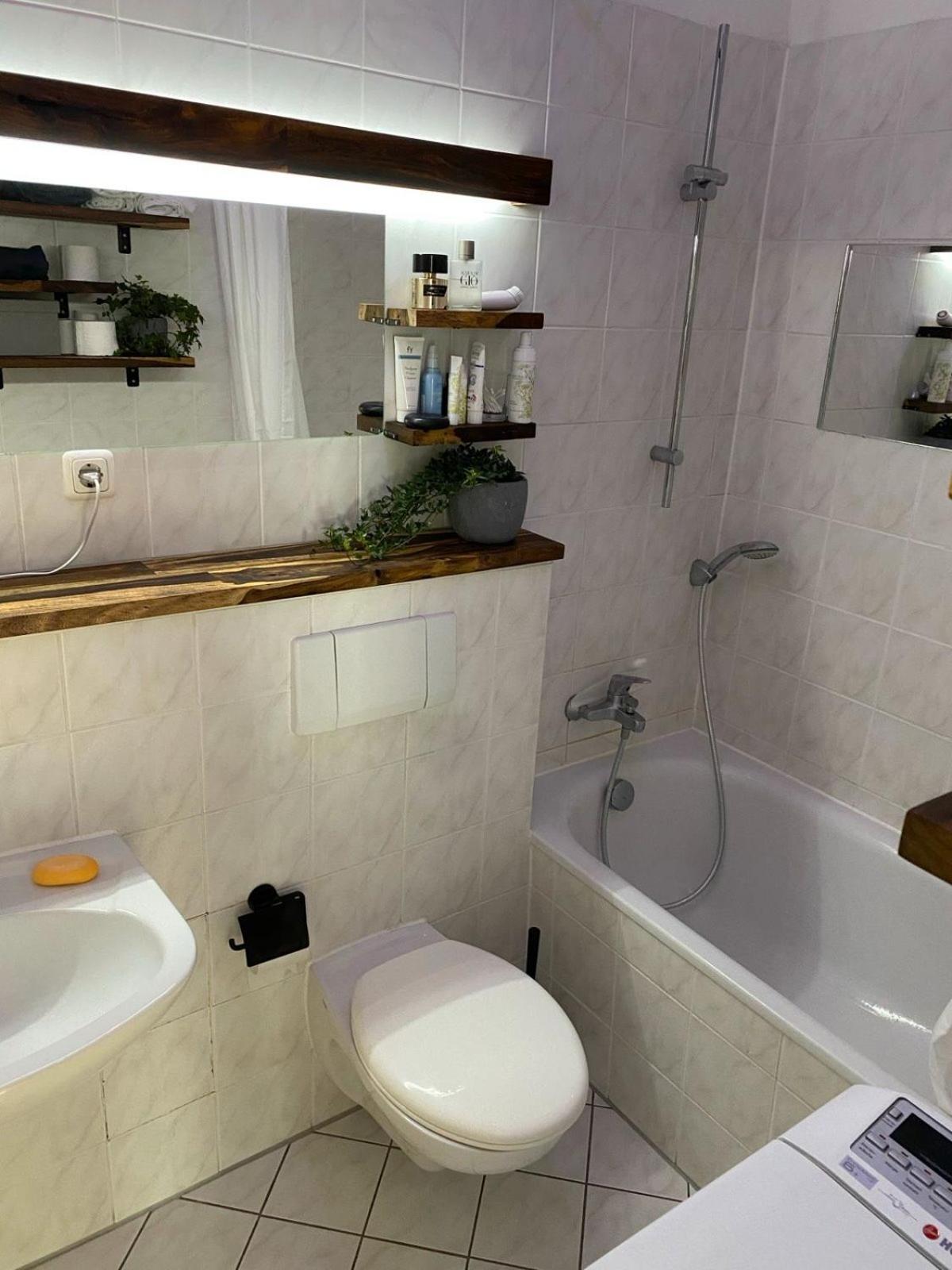 Gemütliche Wohnung en Potsdam — bathroom