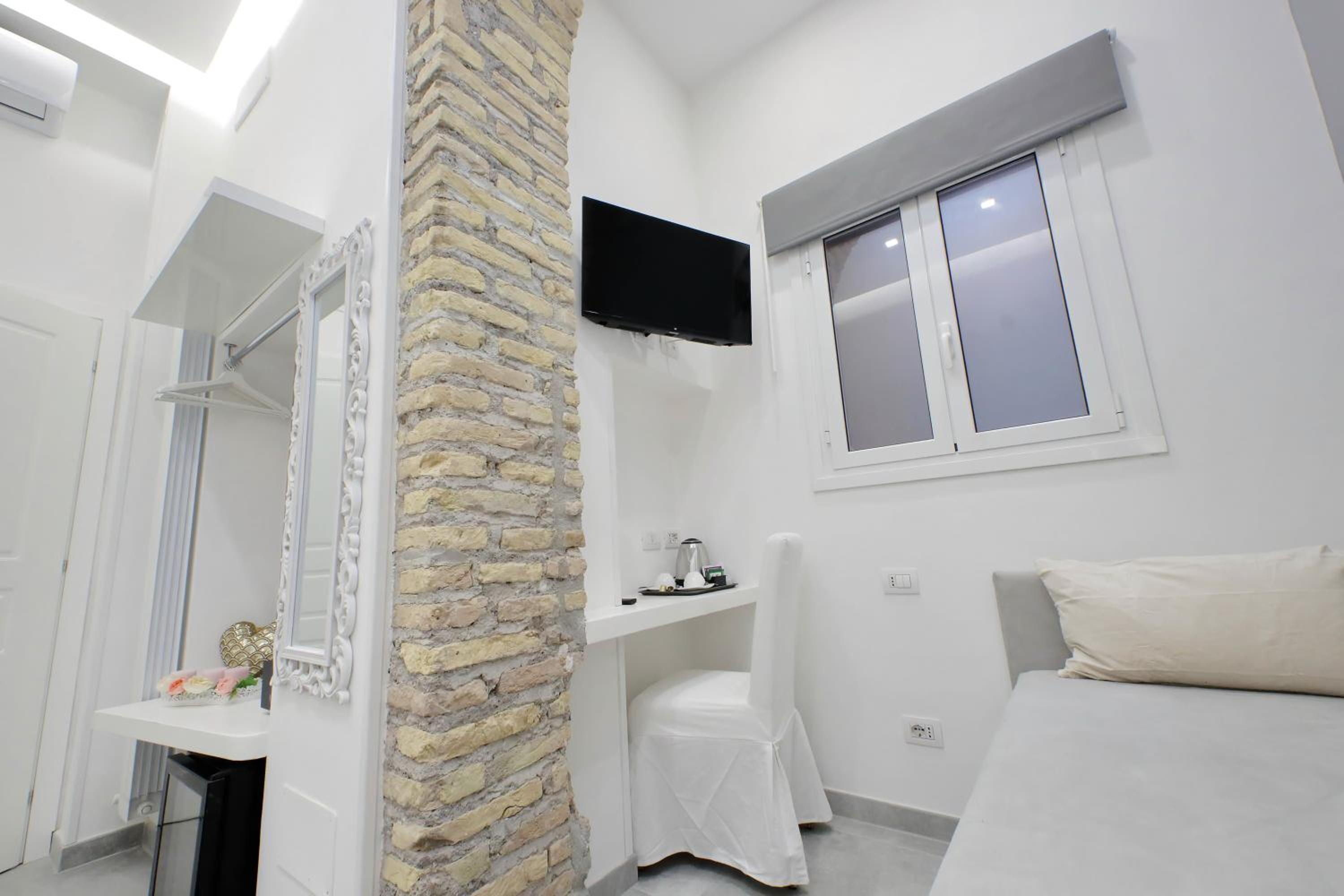 Roman Holiday Suites