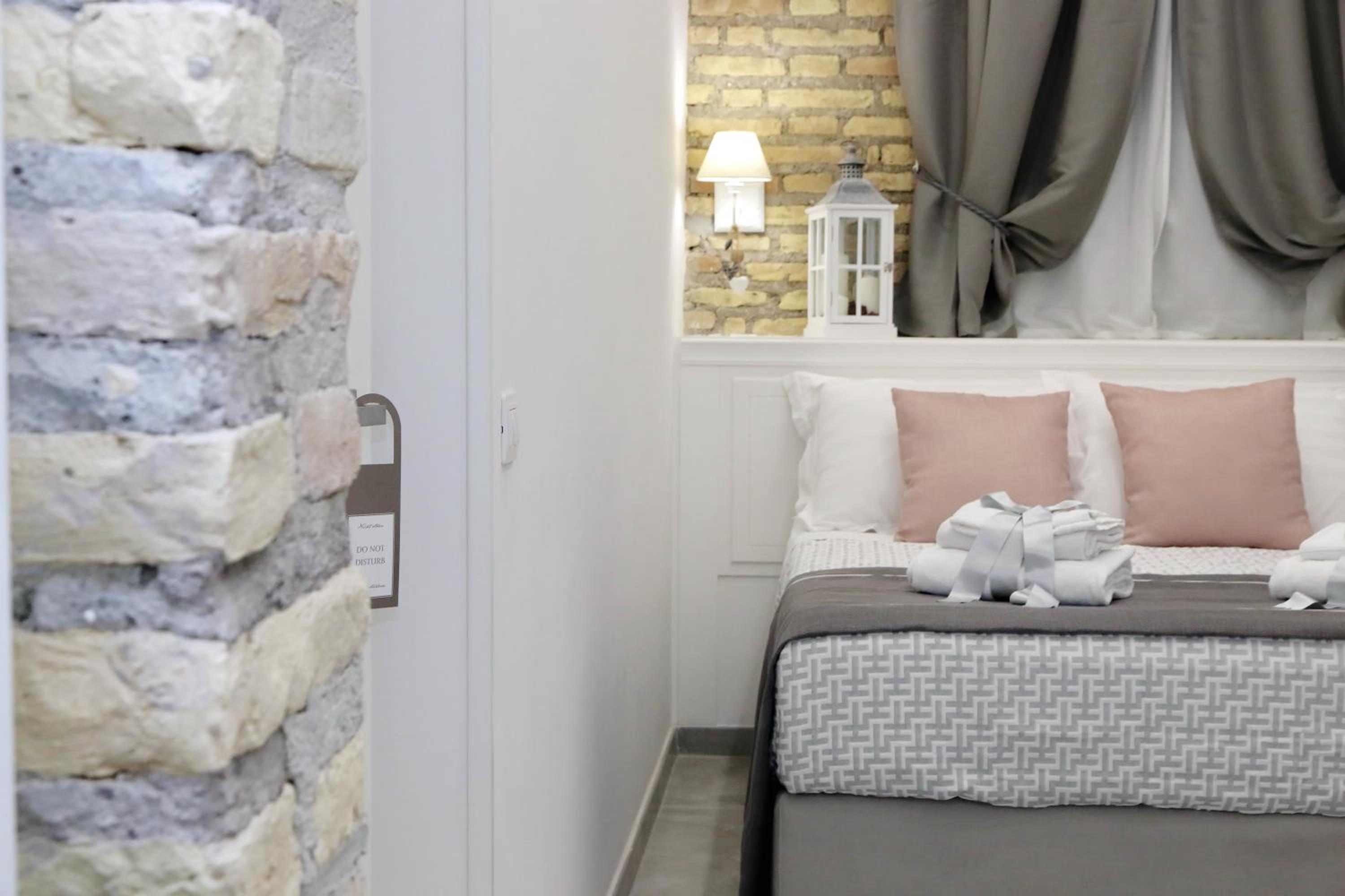 Roman Holiday Suites