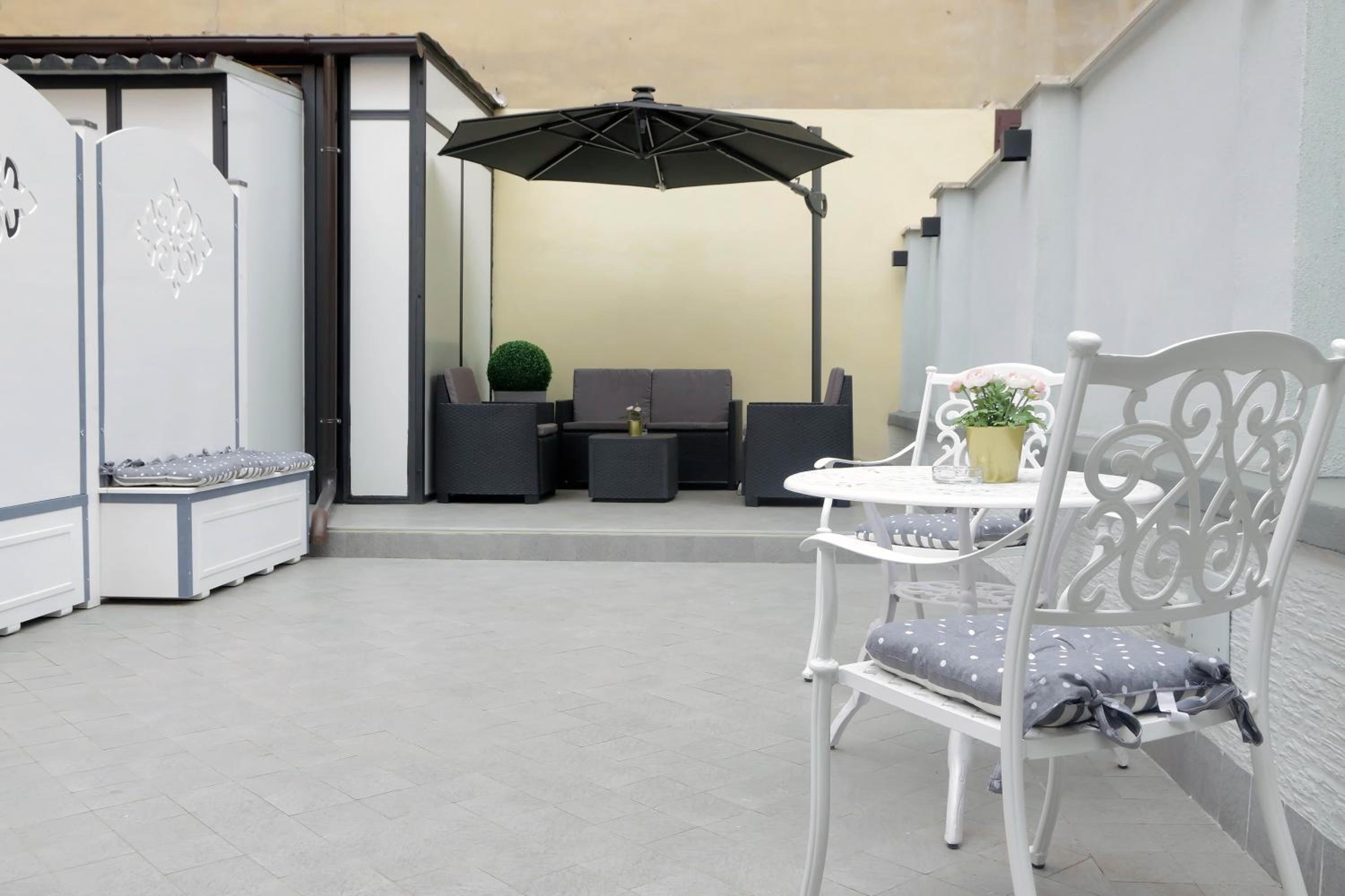 Roman Holiday Suites