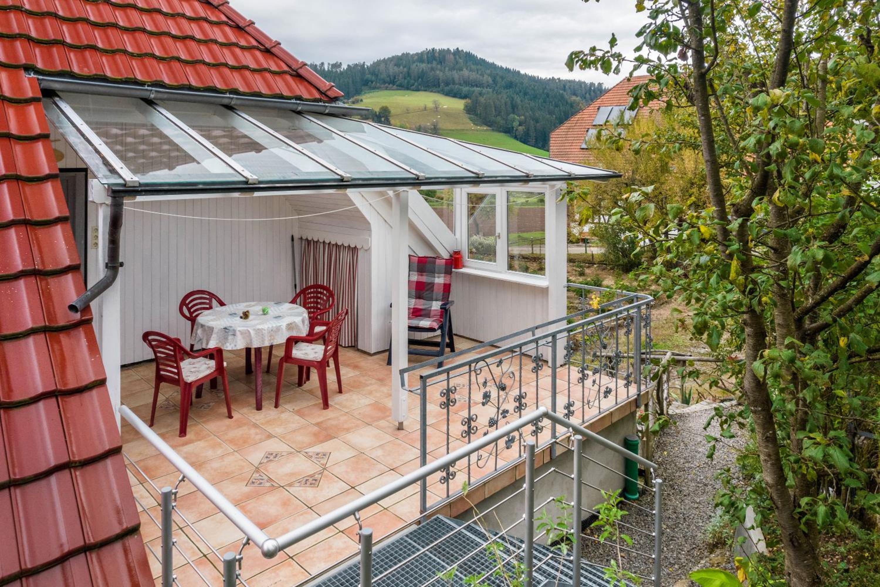 Lehmann mit Blick aufs Schloss