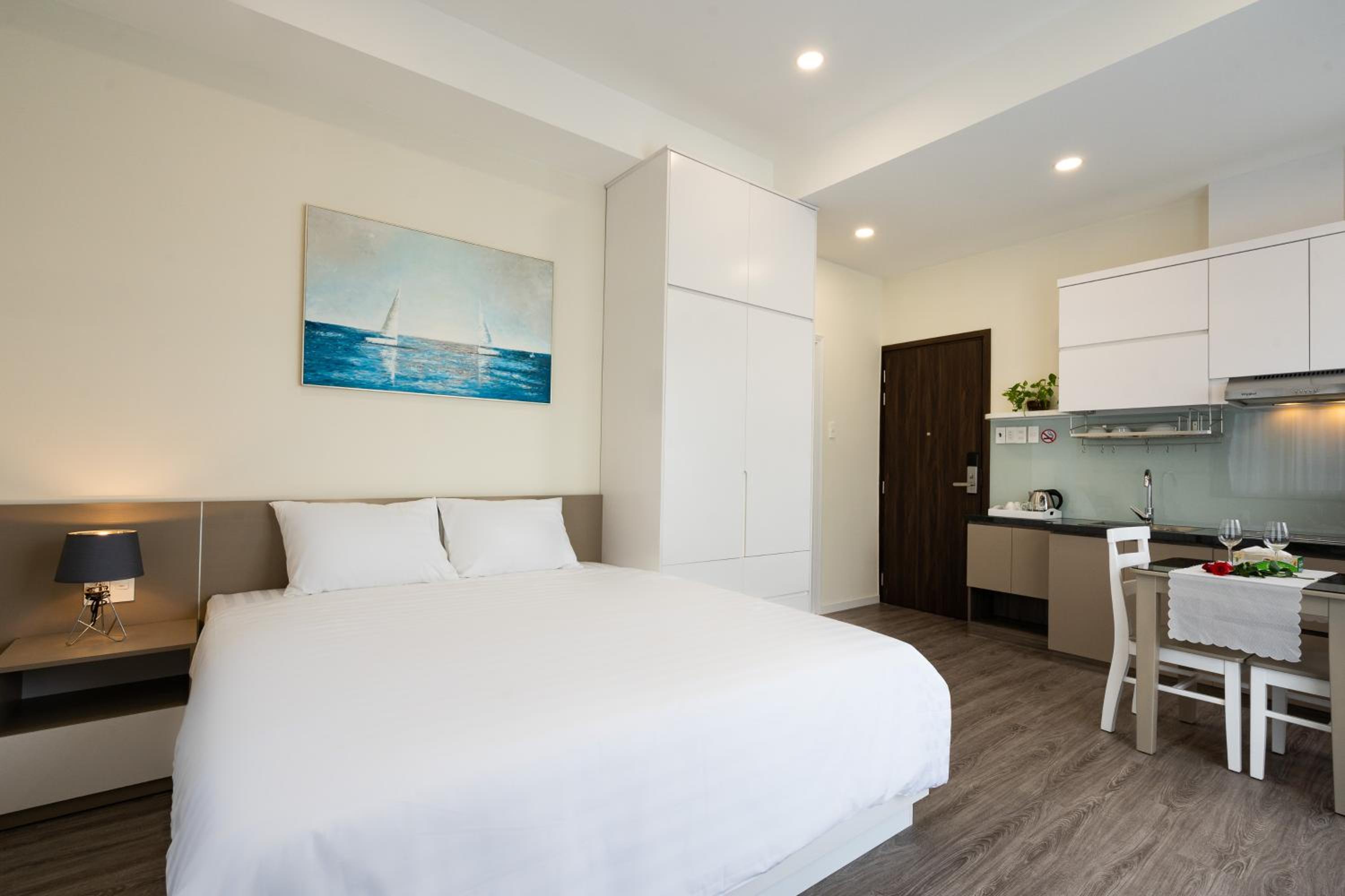 F-APARTMENT