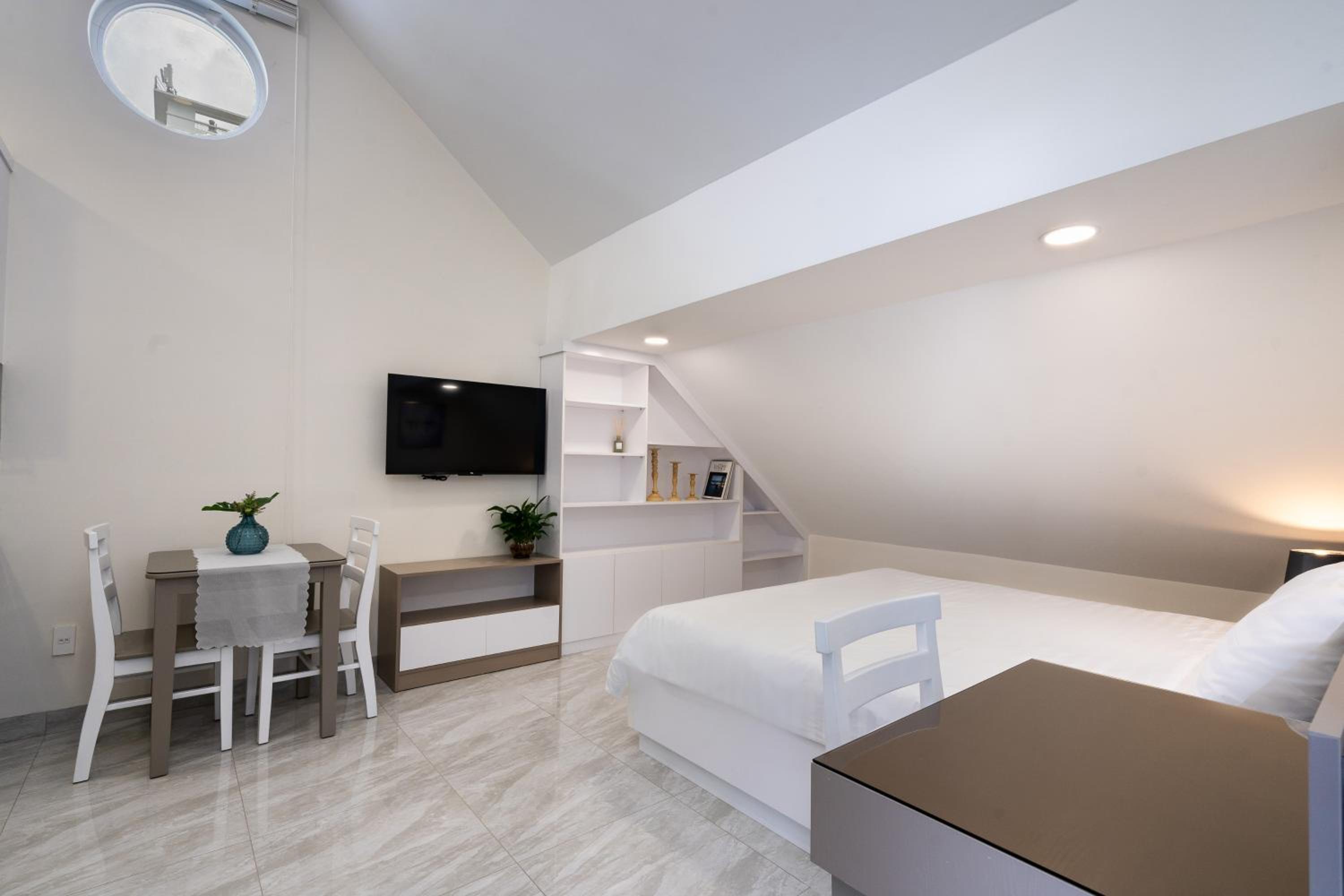 F-APARTMENT