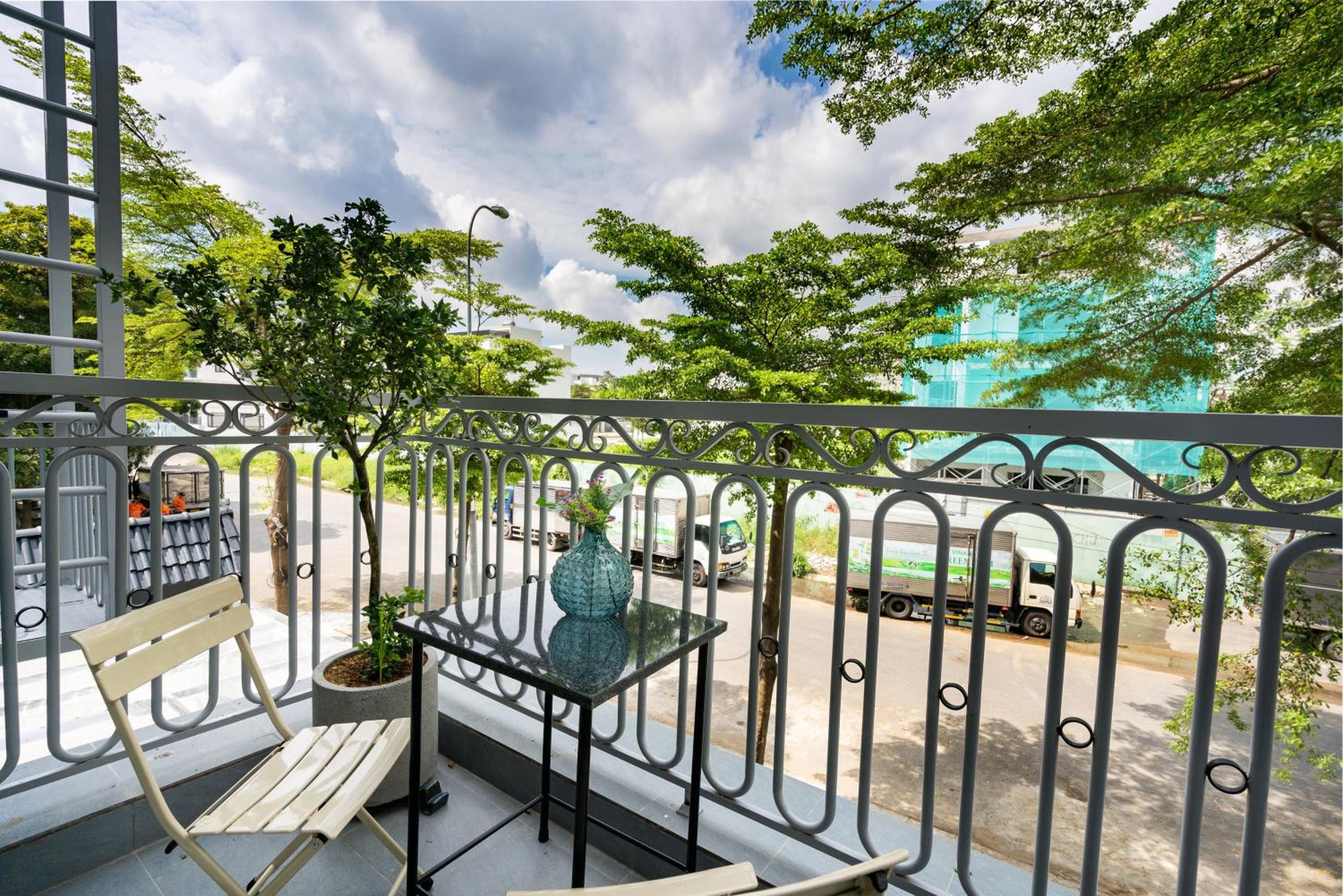 F-APARTMENT