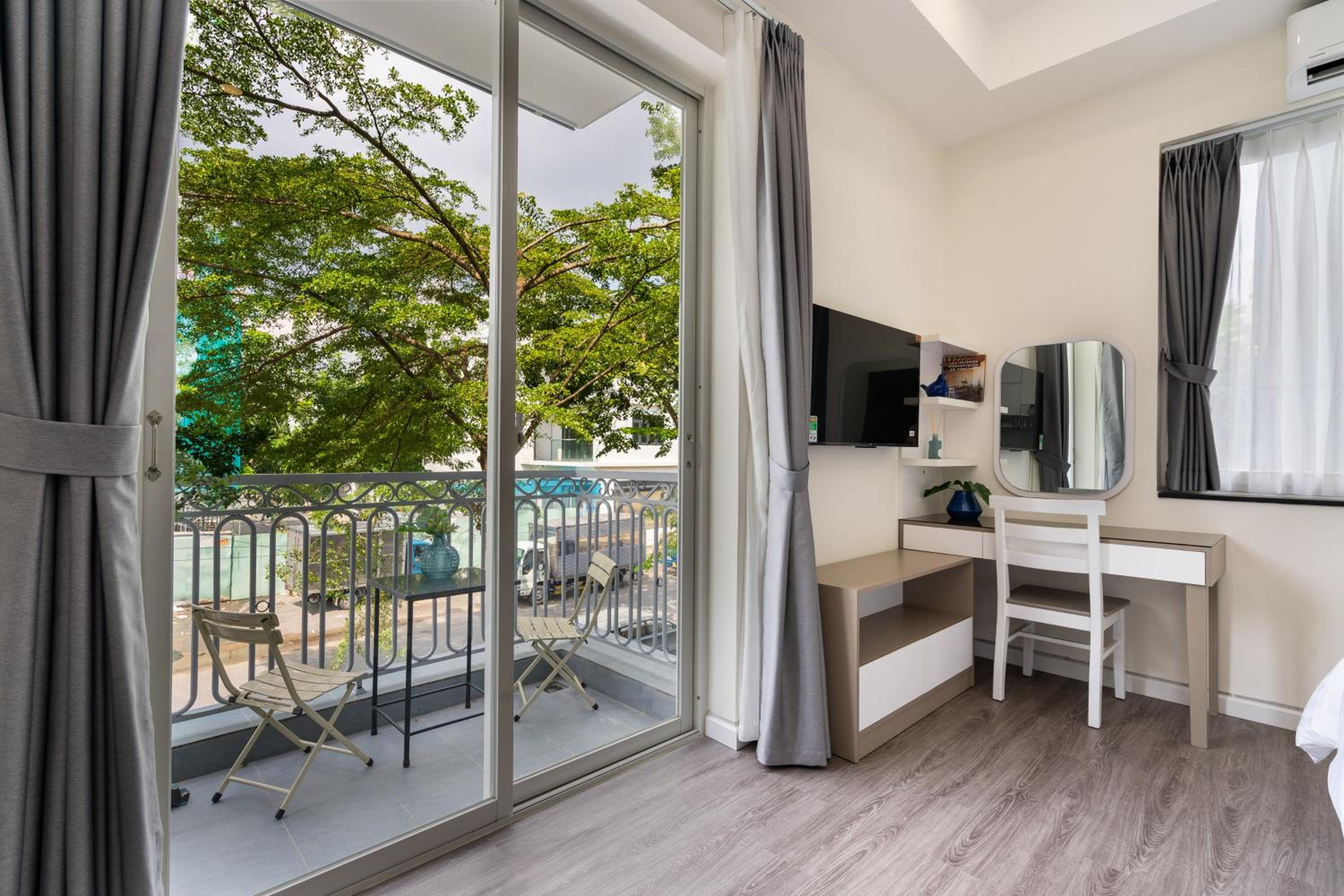 F-APARTMENT