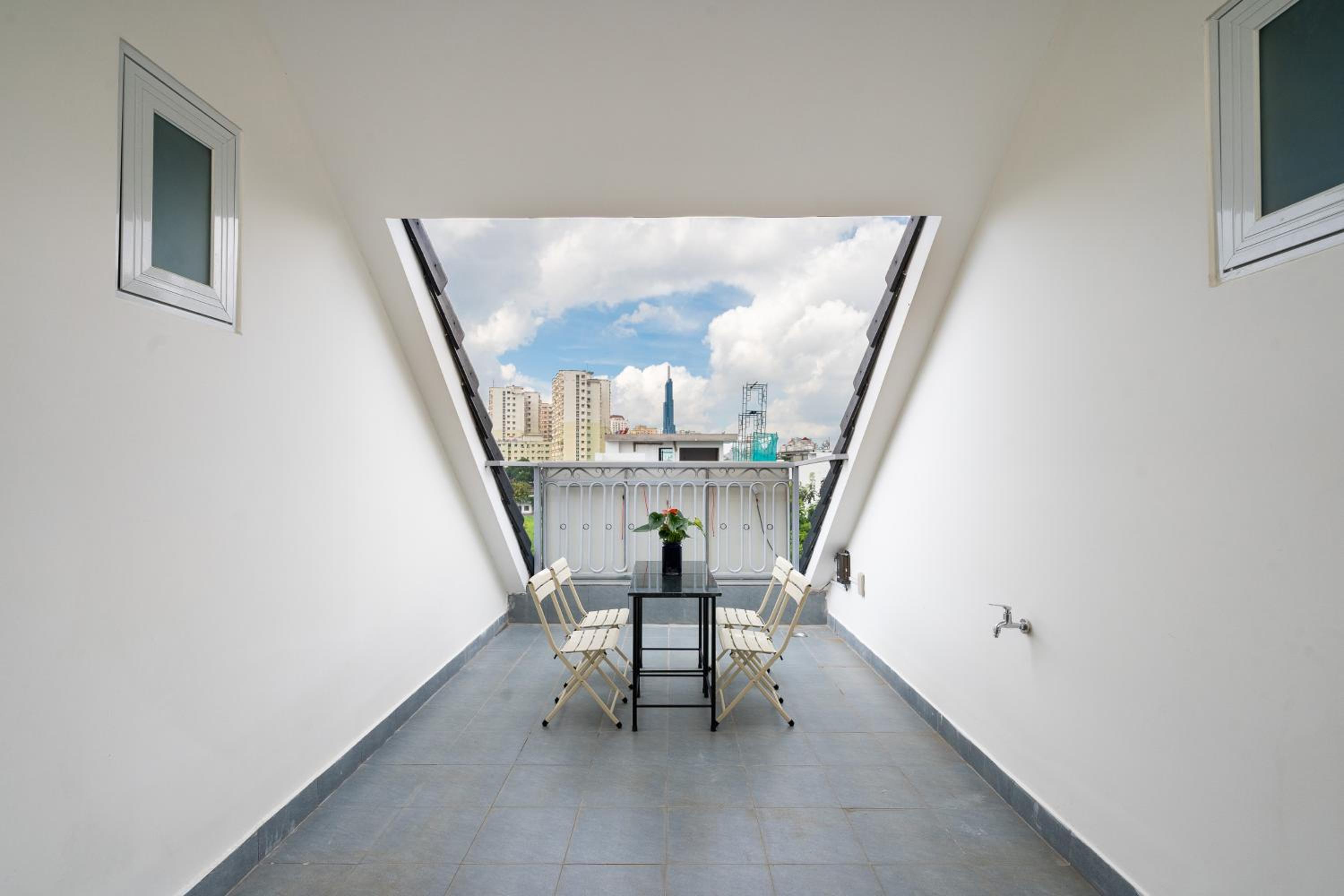 F-APARTMENT