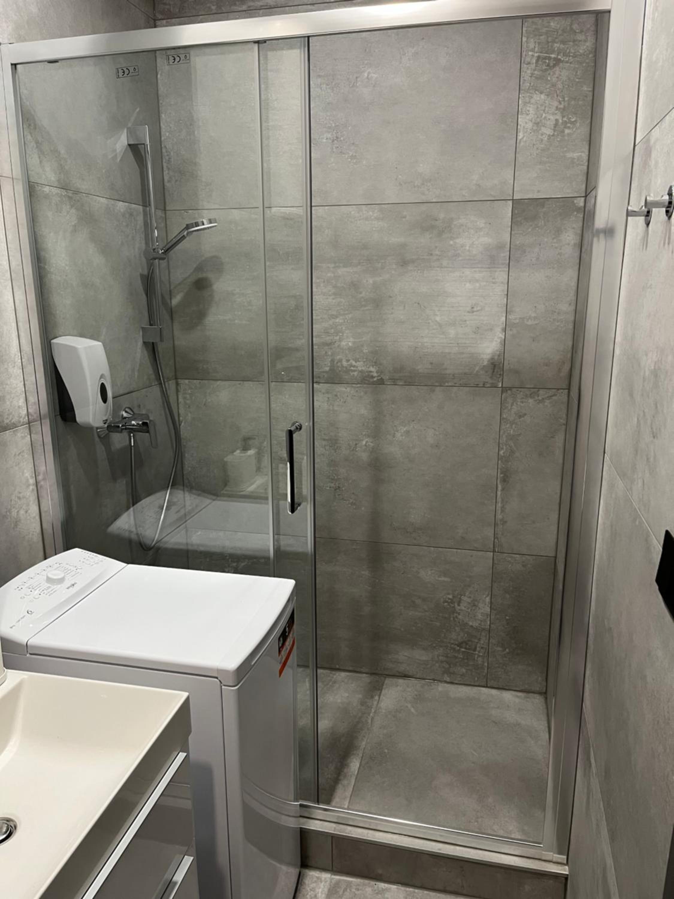 DELUXE APARTMENT (Free Parking)