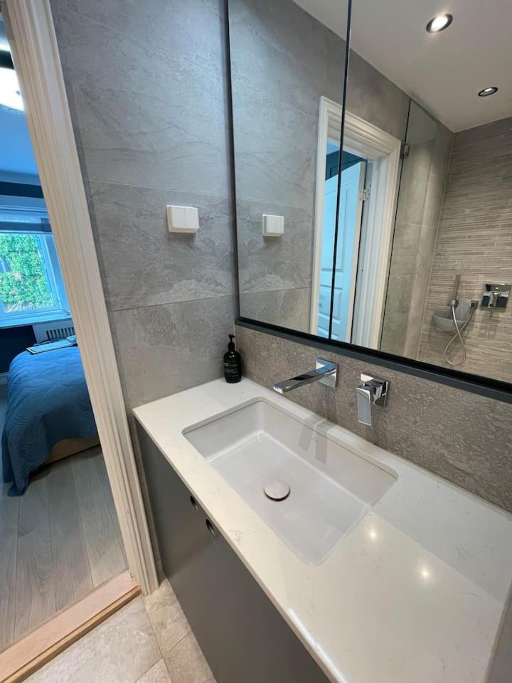 New, exclusiv, modern 2 bedroom apartment in Oslo sentrum with garage view 3