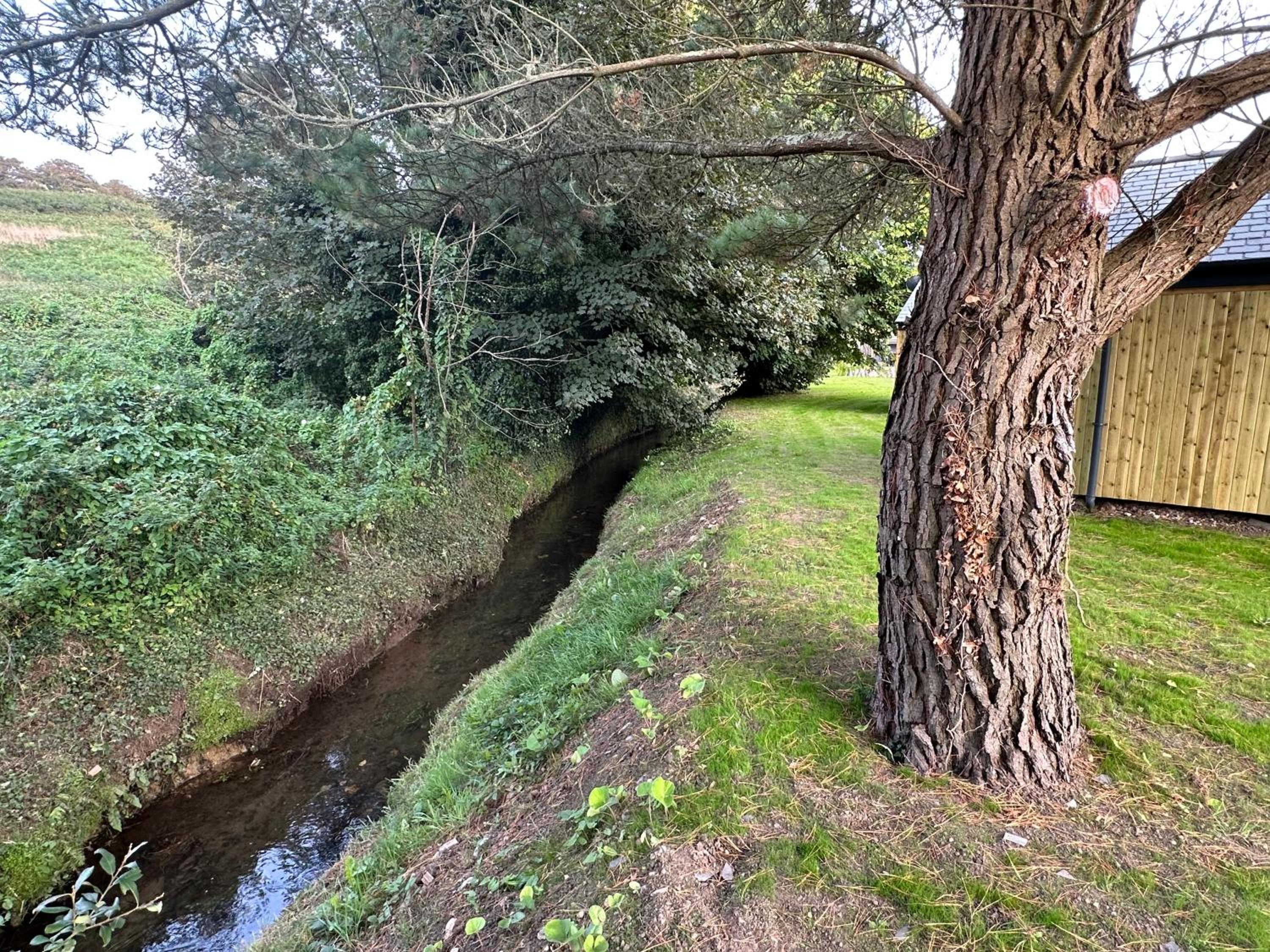 Riverside Retreats - Frankie Parking sleeps 4 view 3