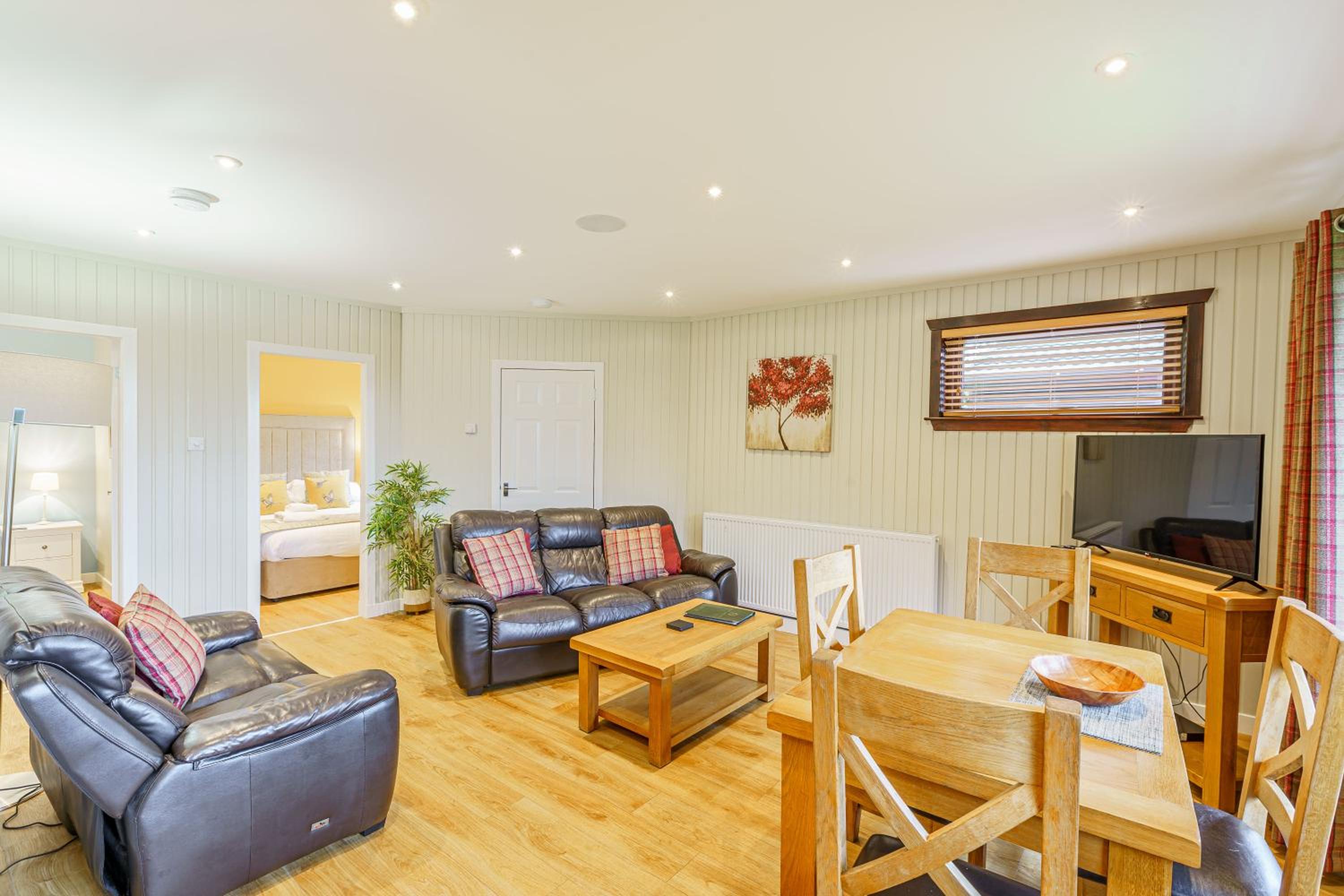 Birch Lodge 19 with Hot Tub