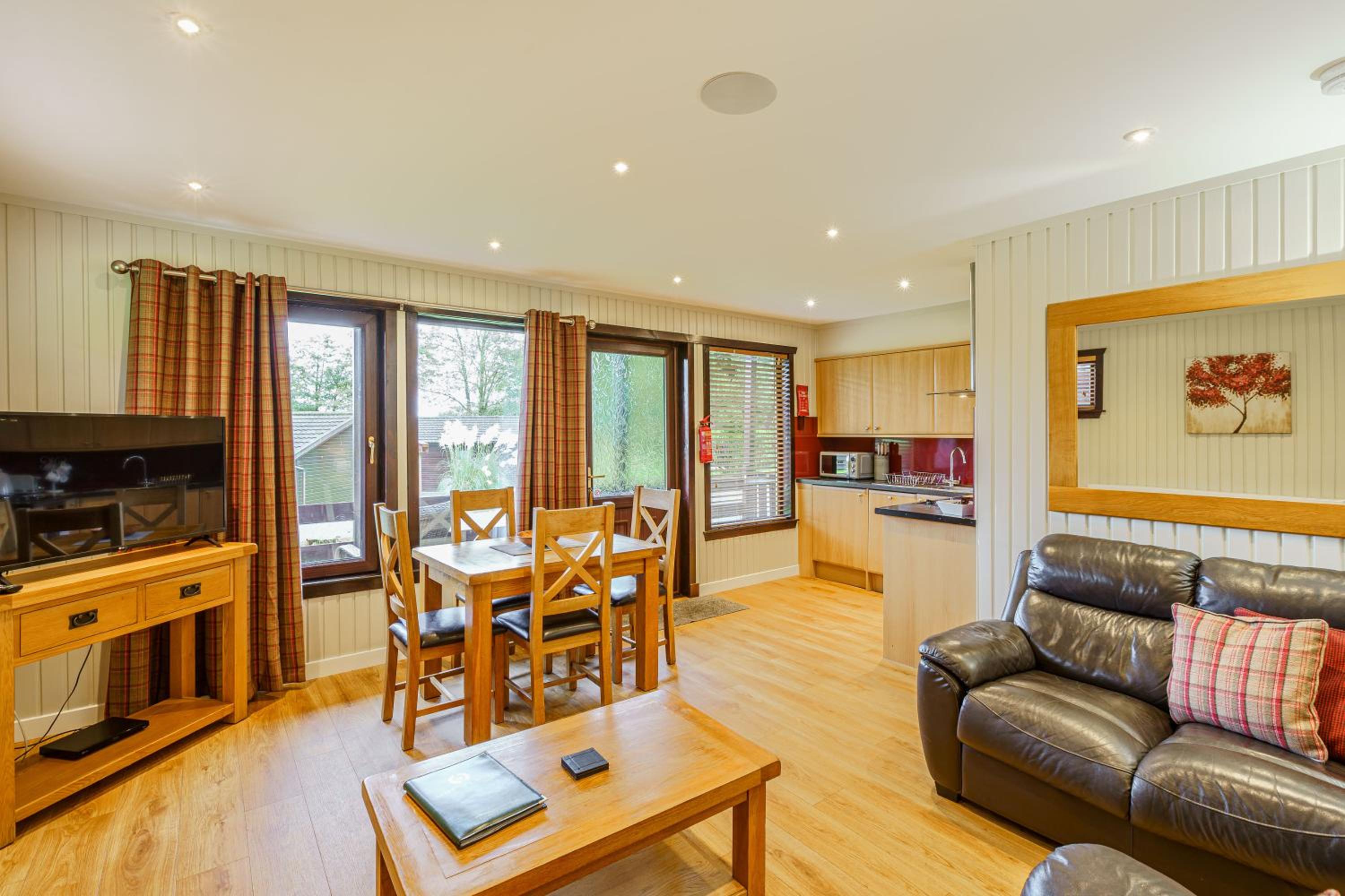 Birch Lodge 19 with Hot Tub