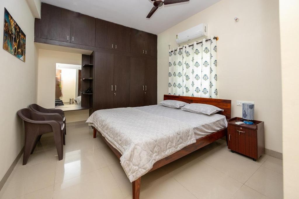 Contemporary apartment with balcony, Bangalore view 2
