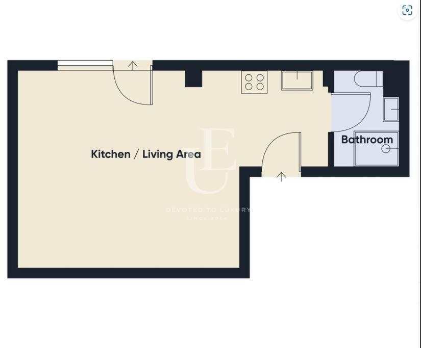Geneva: A charming patio studio with private parking!