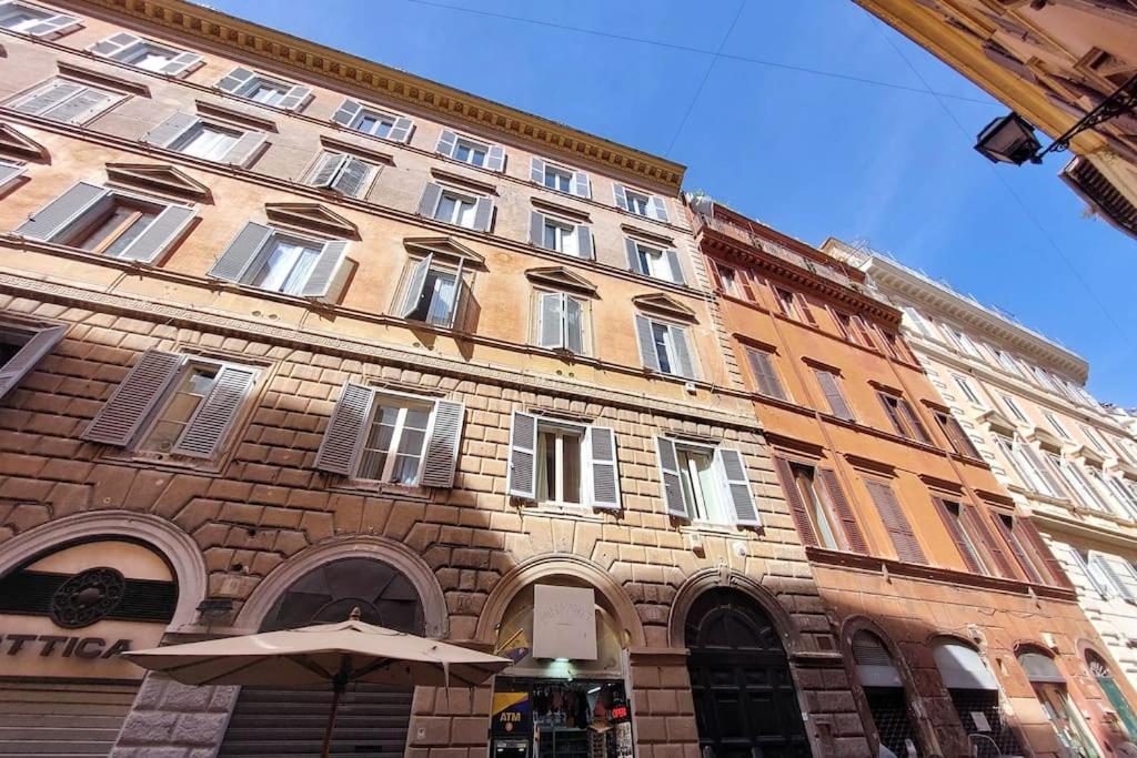 Pantheon Apartment with private terrace