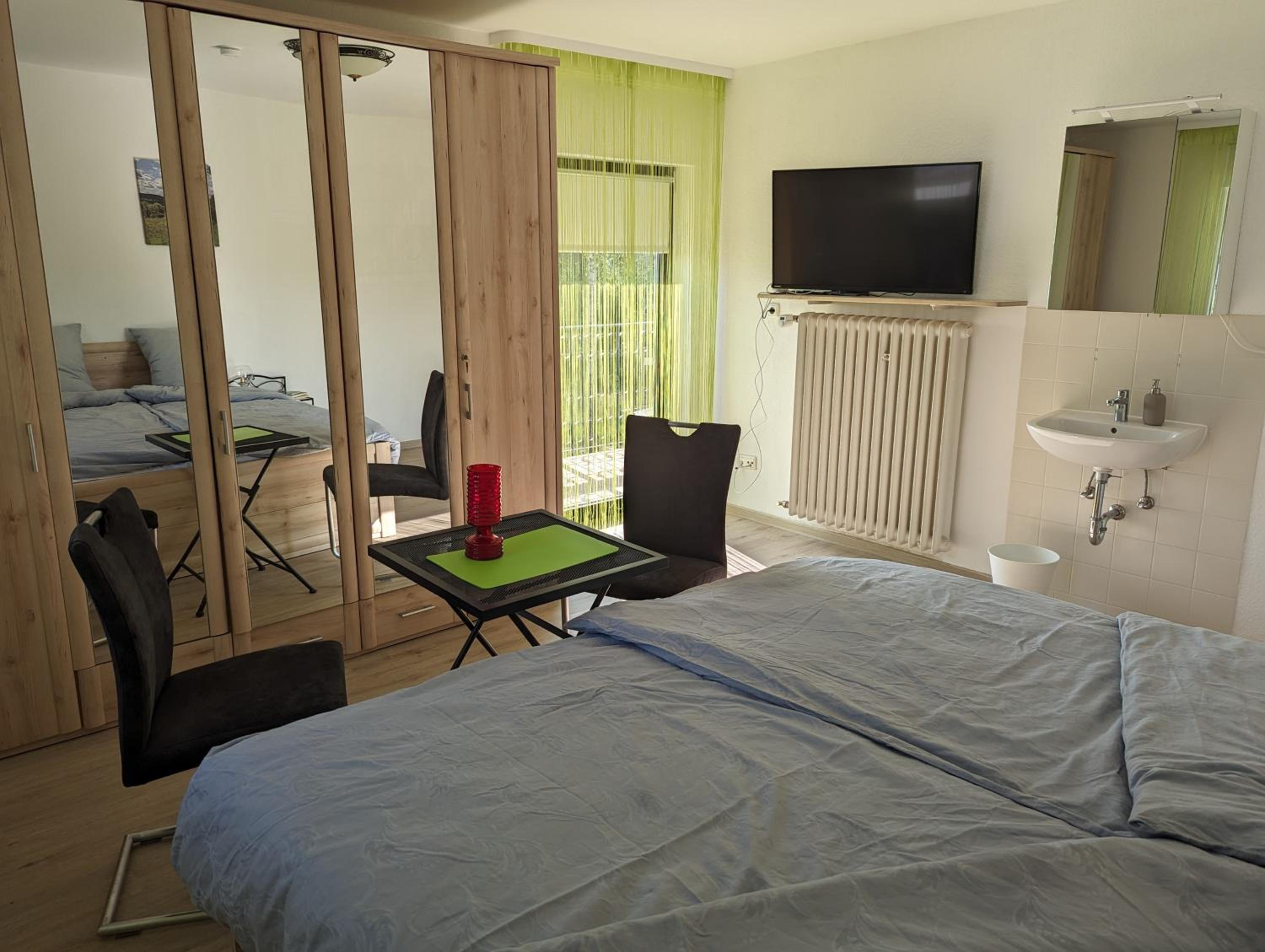 Ferienwohnung und TinyHouse Benediktusquelle