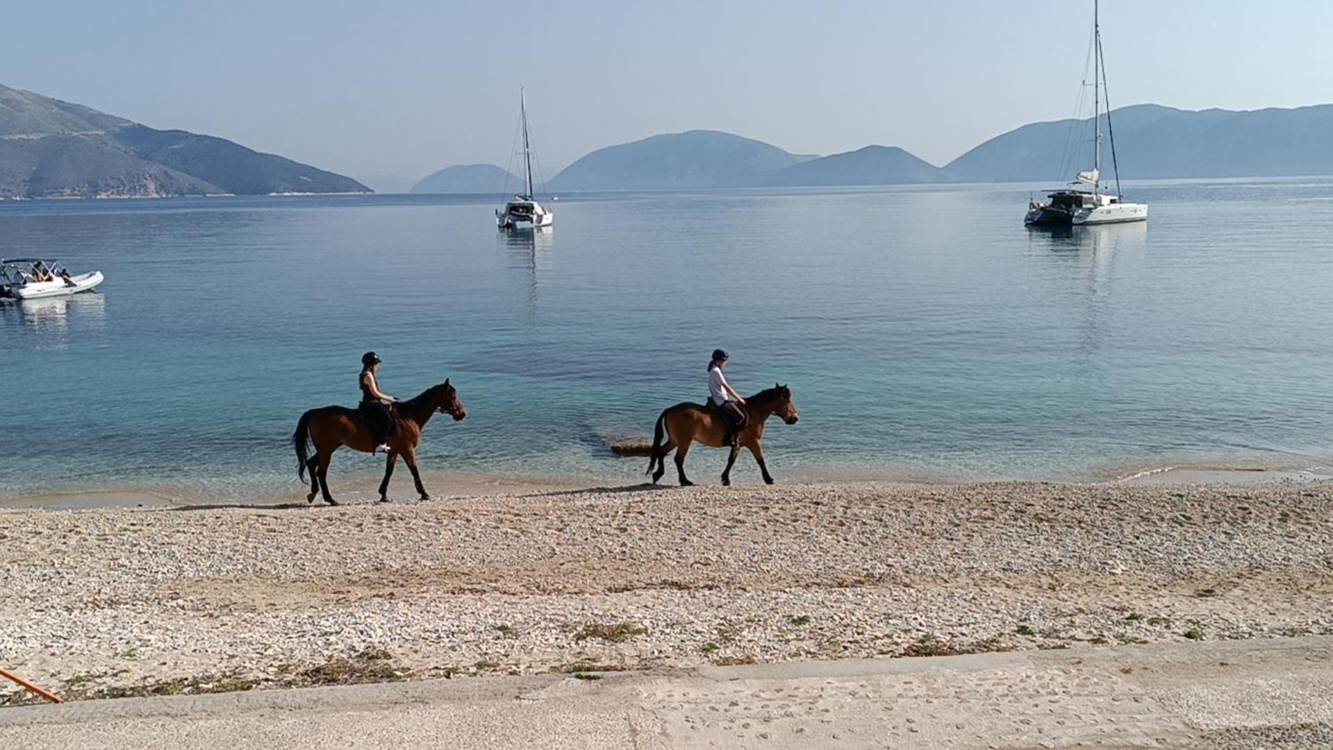 Camping Karavomilos