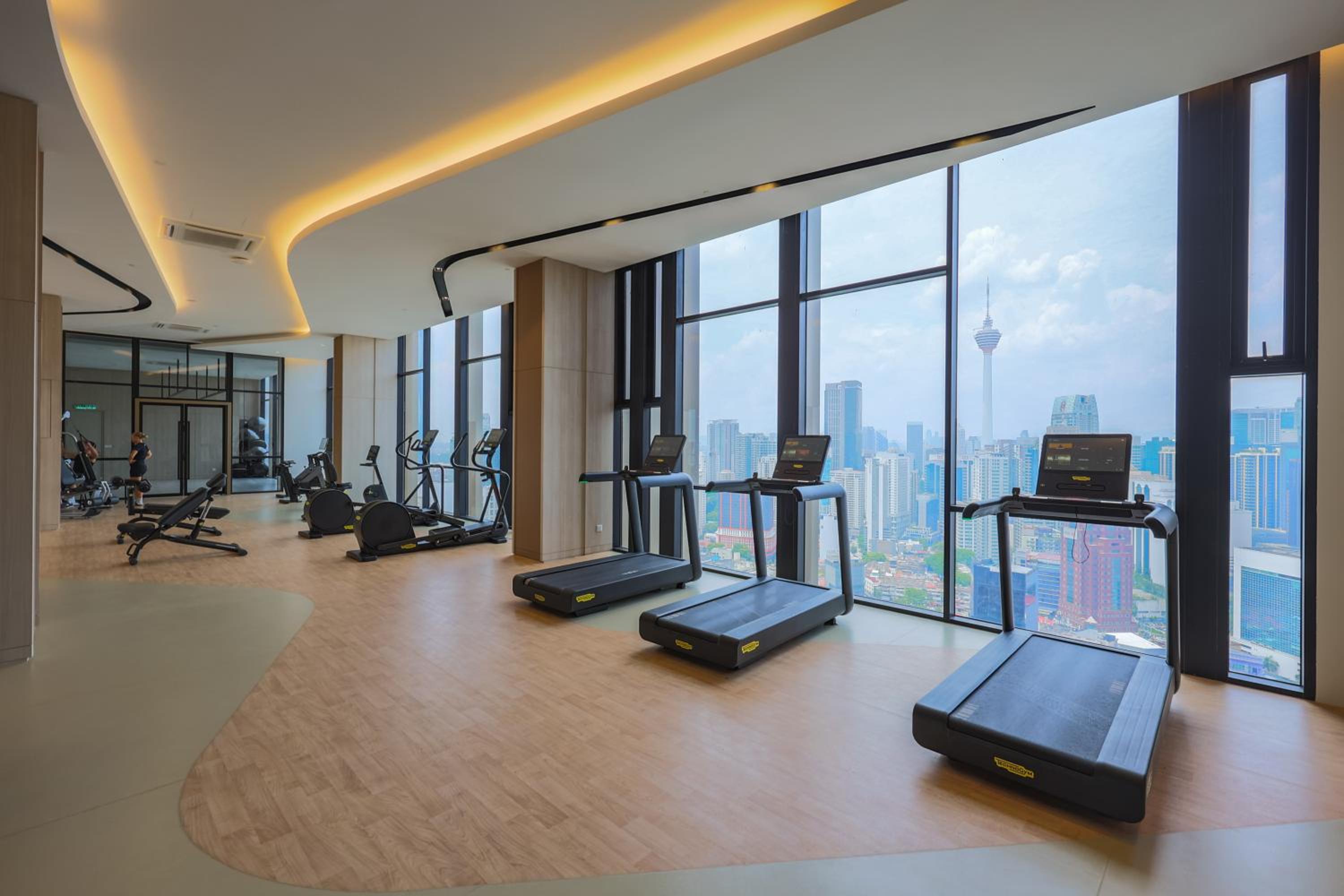 FREE Netflix - 5 min walk to Pavilion l KL view 4 Pax