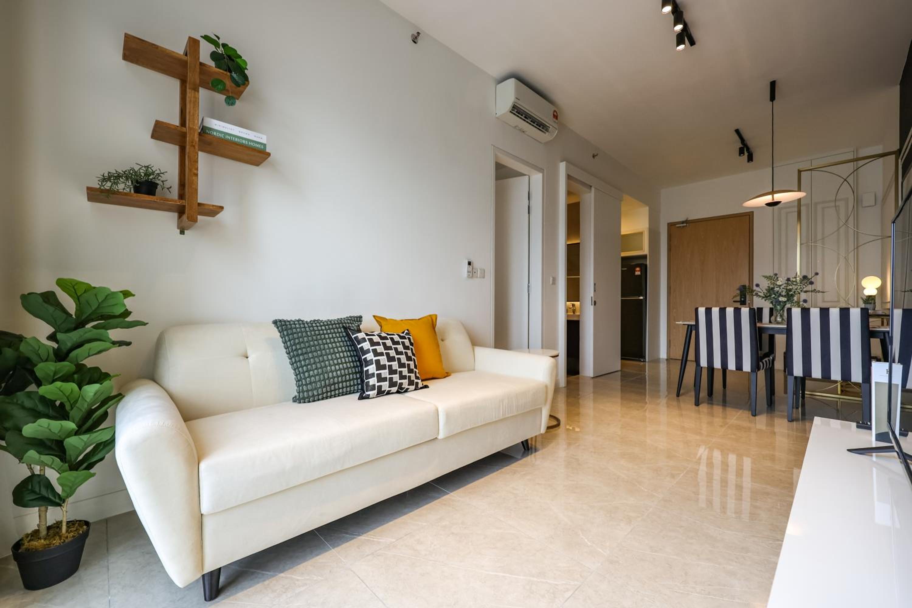 FREE Netflix - 5 min walk to Pavilion l KL view 4 Pax