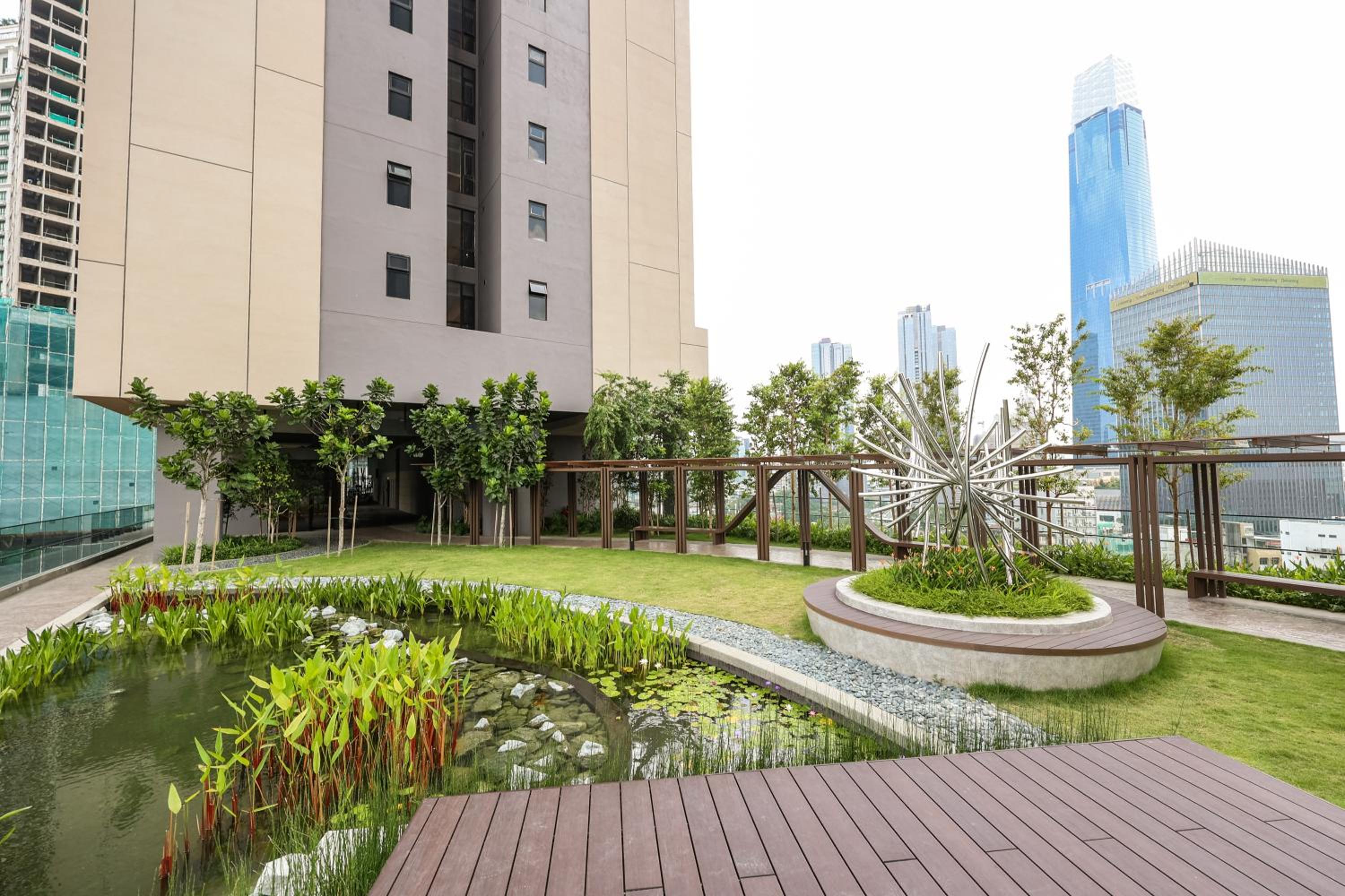 FREE Netflix - 5 min walk to Pavilion l KL view 4 Pax
