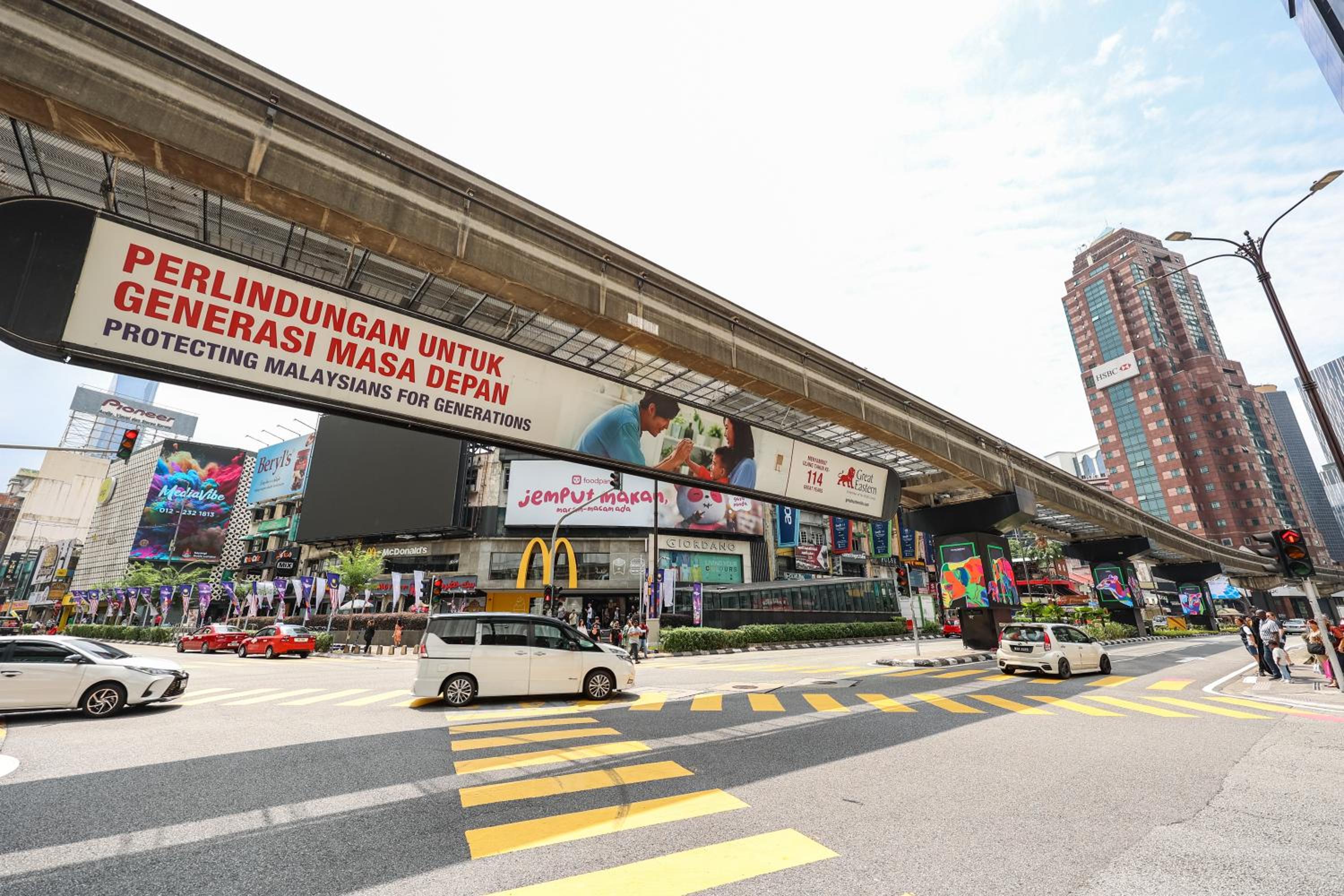 FREE Netflix - 5 min walk to Pavilion l KL view 4 Pax