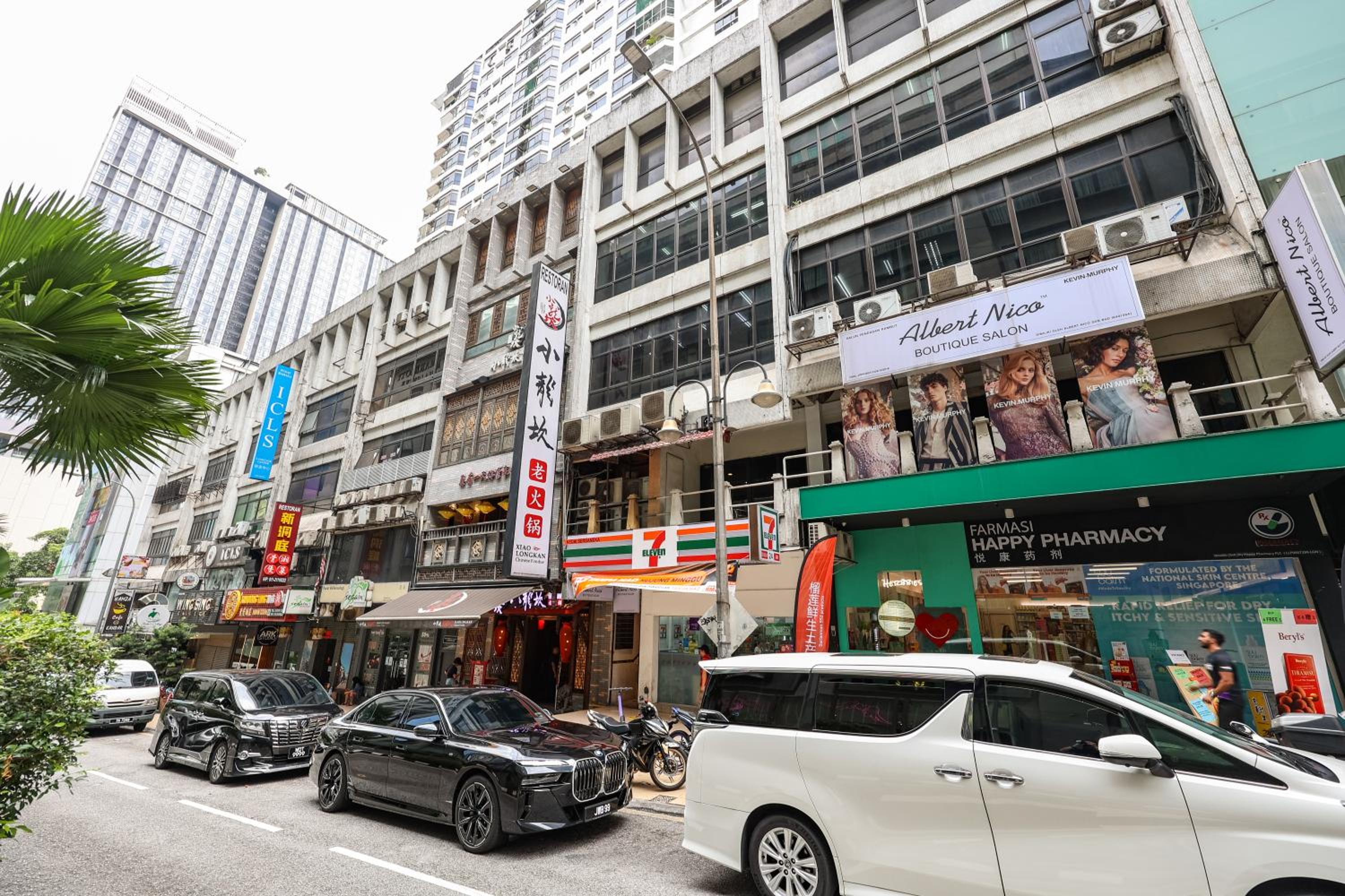FREE Netflix - 5 min walk to Pavilion l KL view 4 Pax