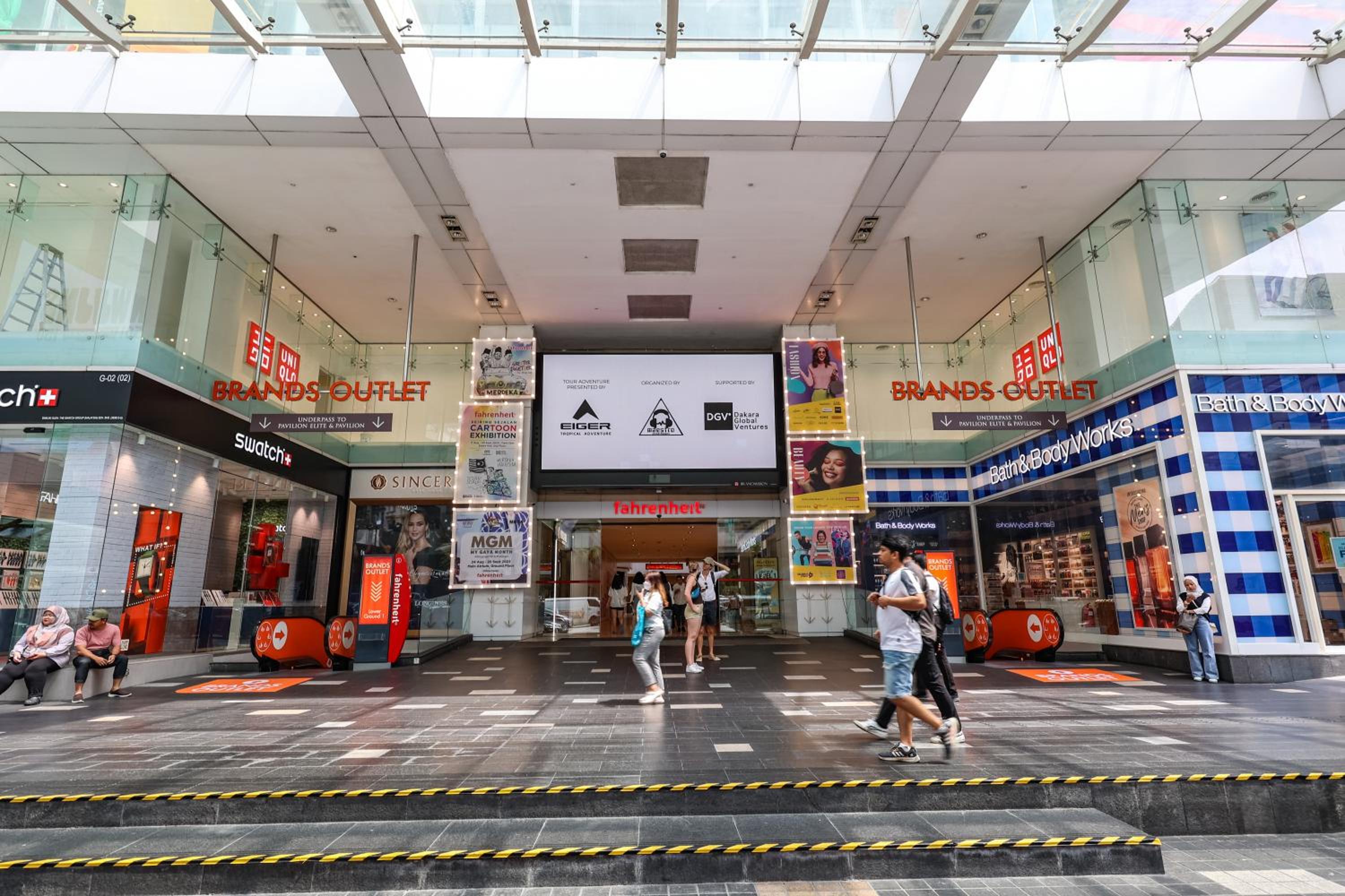 FREE Netflix - 5 min walk to Pavilion l KL view 4 Pax