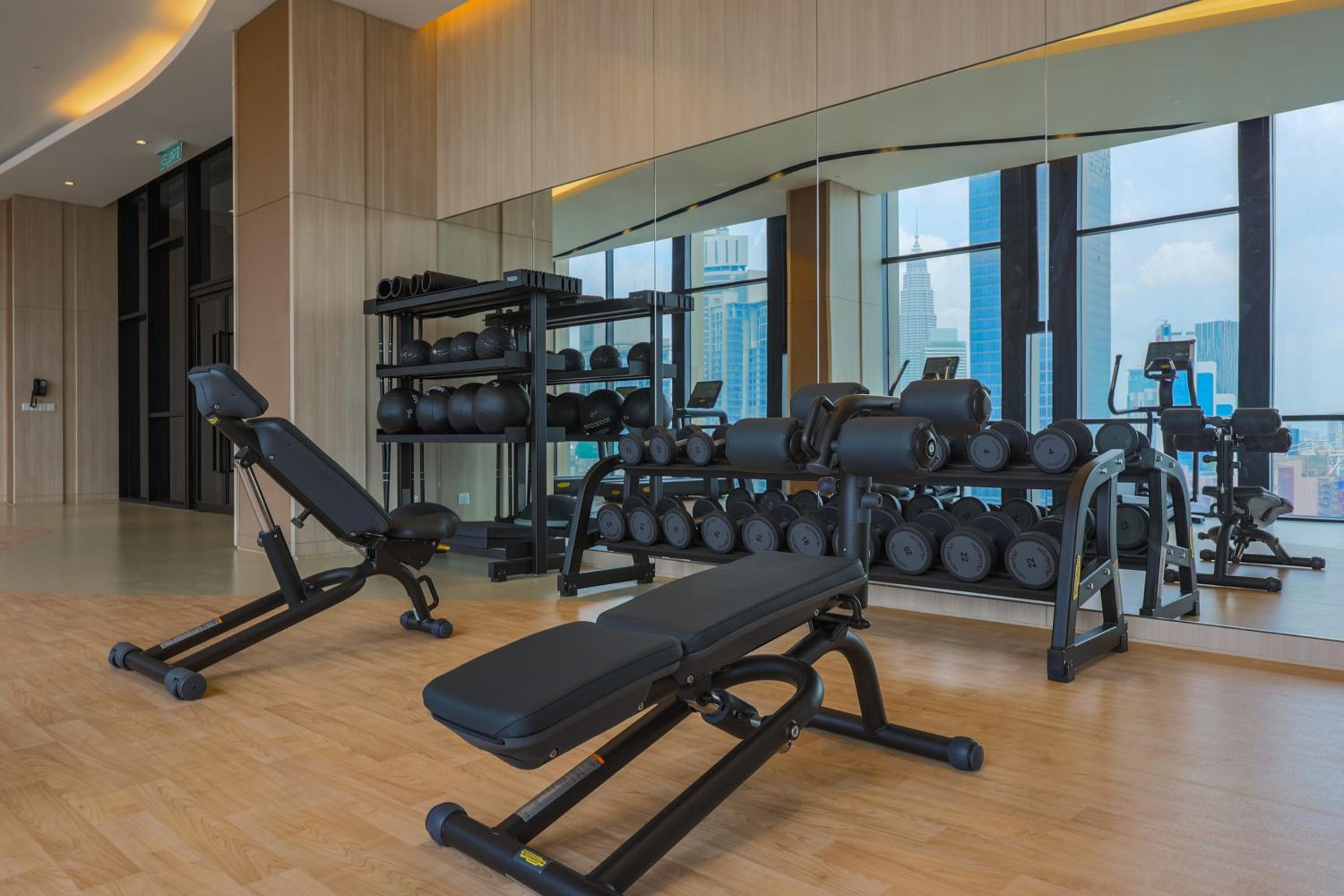 FREE Netflix - 5 min walk to Pavilion l KL view 4 Pax