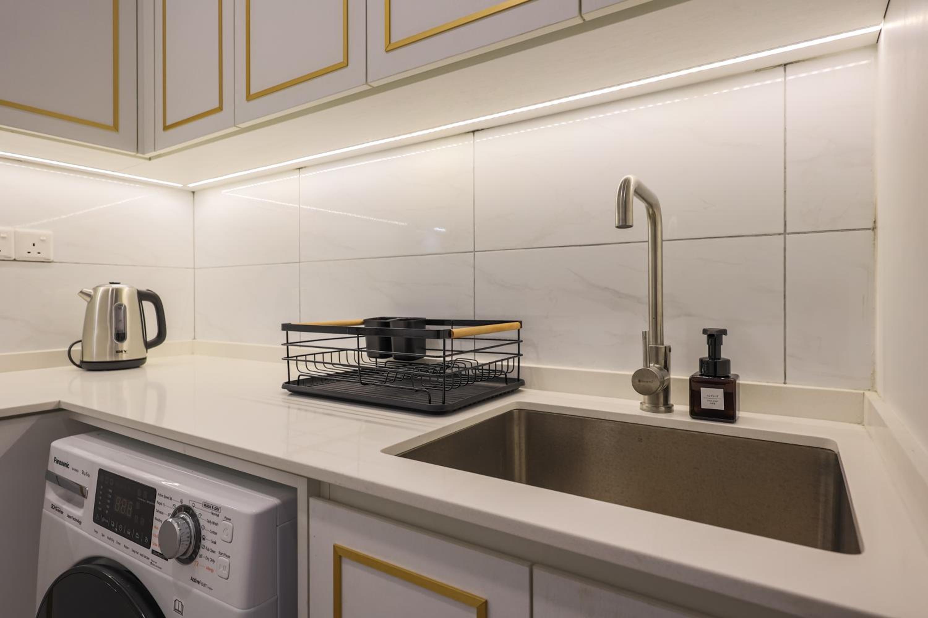 FREE Netflix - 5 min walk to Pavilion l KL view 4 Pax