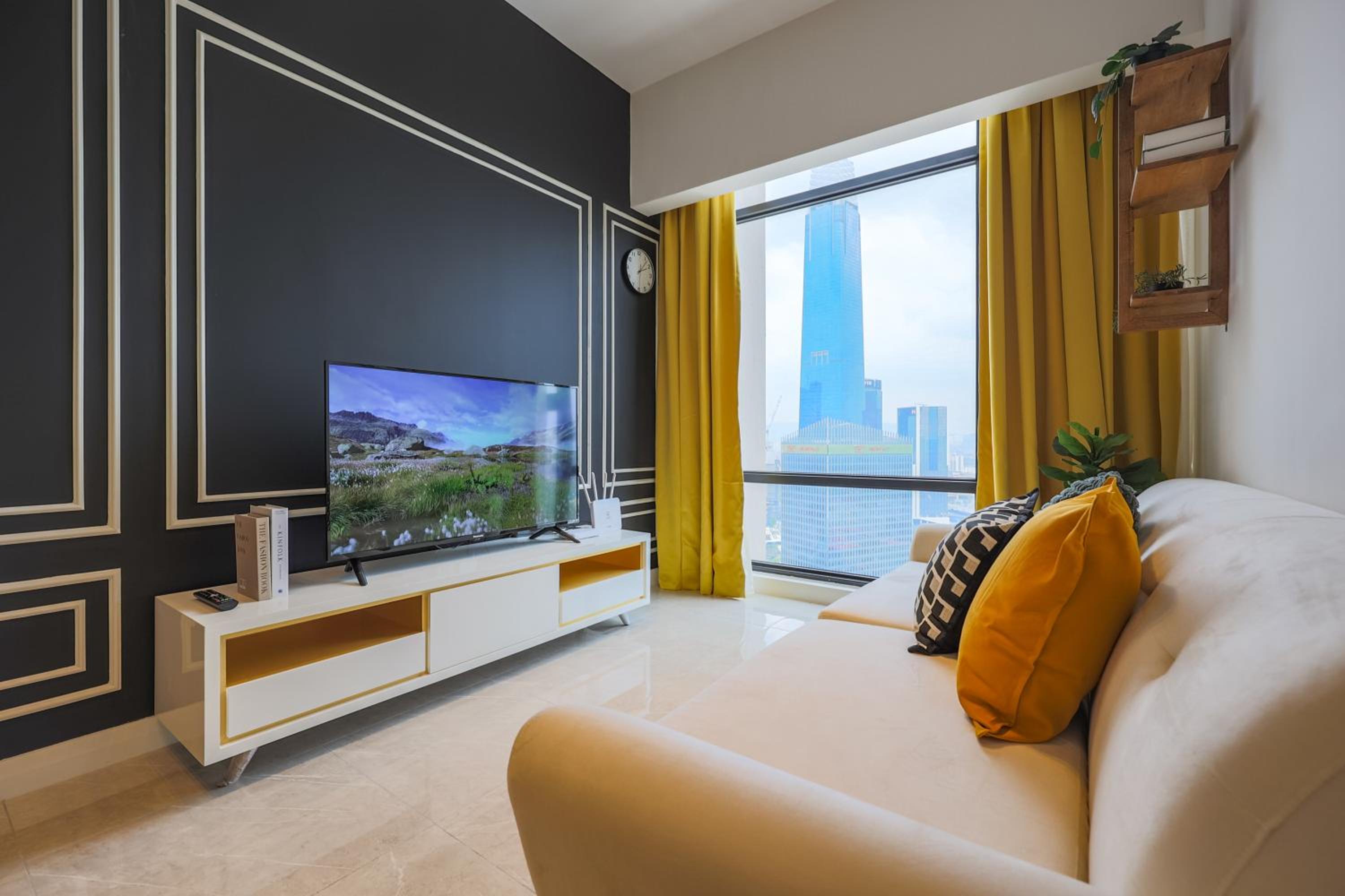 FREE Netflix - 5 min walk to Pavilion l KL view 4 Pax