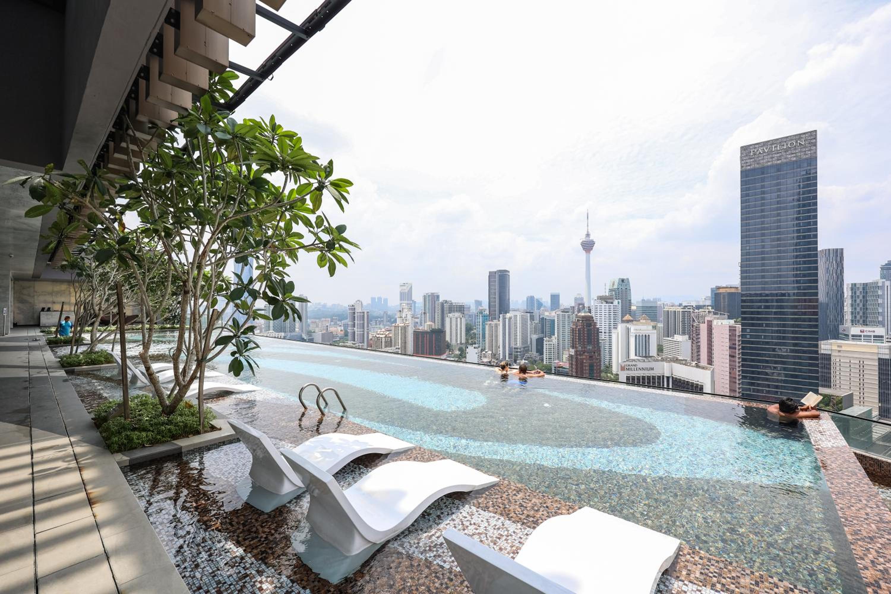 FREE Netflix - 5 min walk to Pavilion l KL view 4 Pax