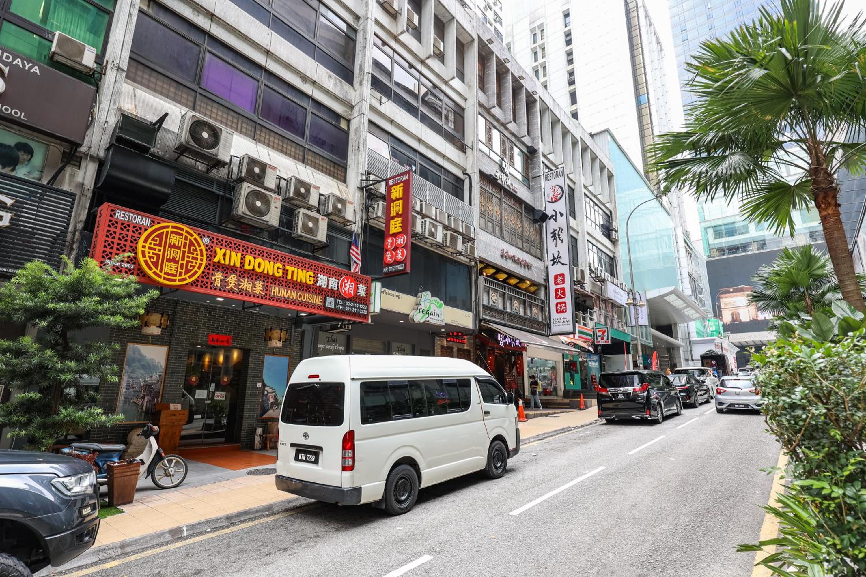 FREE Netflix - 5 min walk to Pavilion l KL view 4 Pax