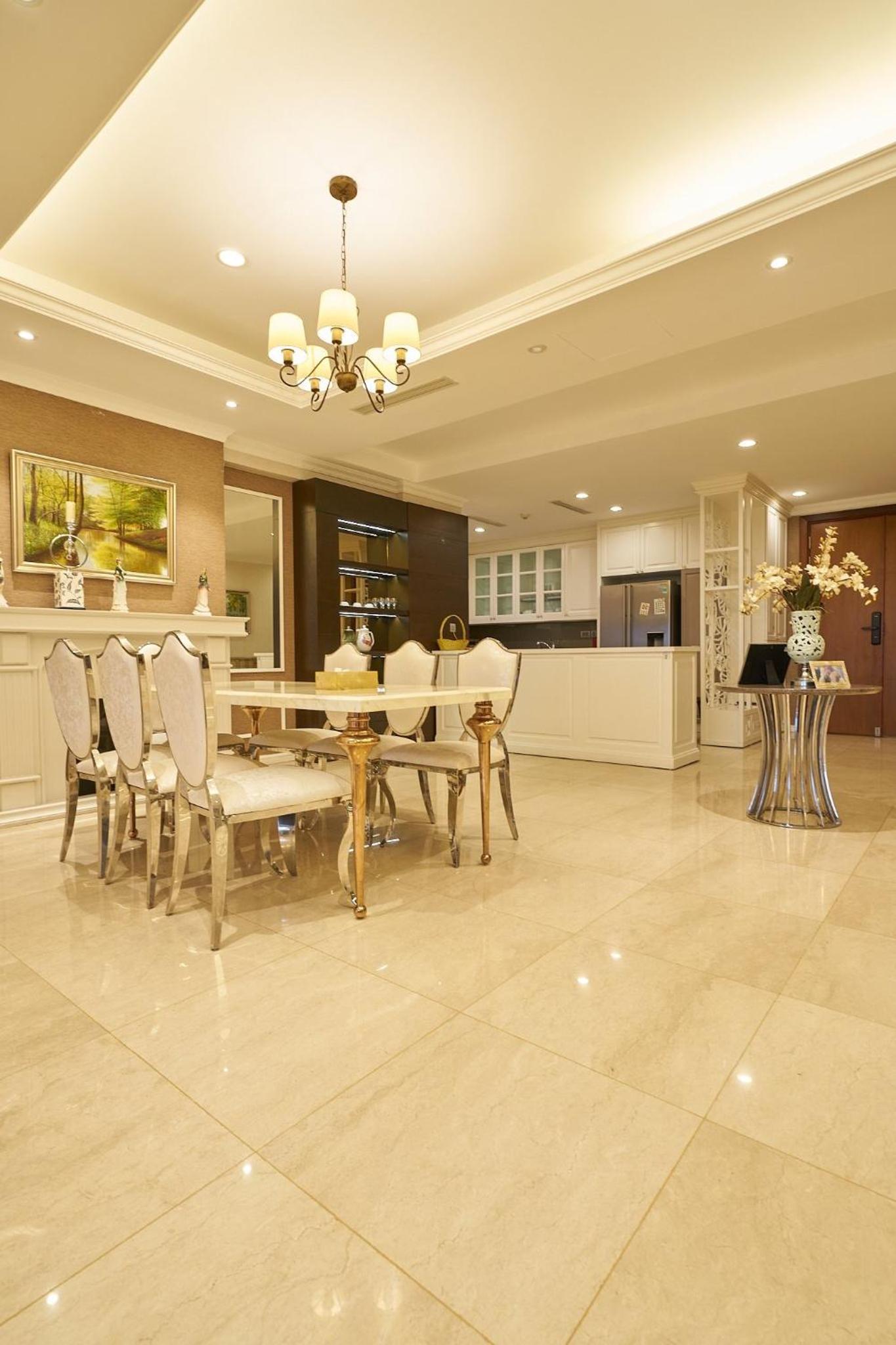 Elegance, luxury 4 bedrooms golf course view Ciputra Apartment