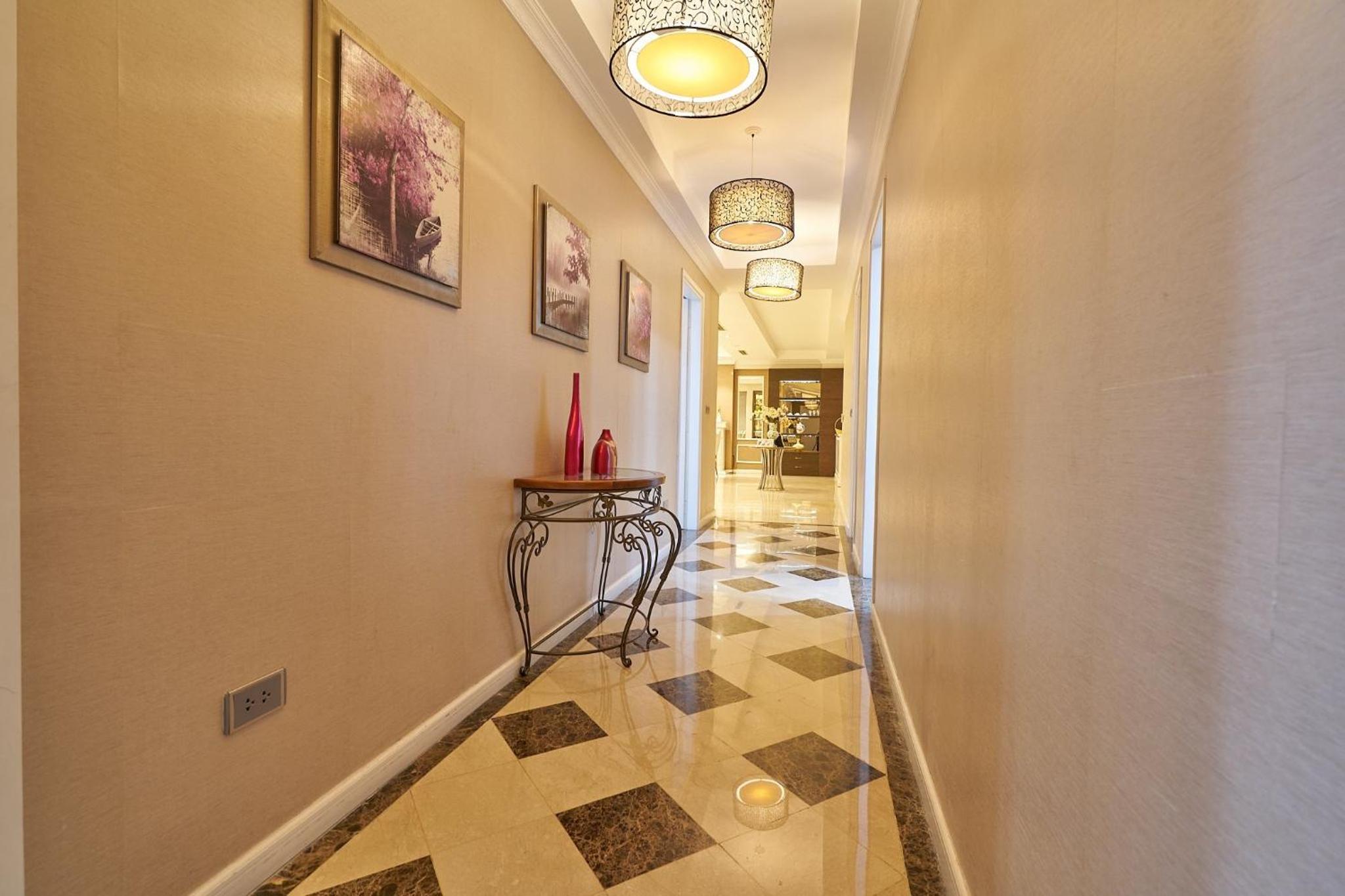 Elegance, luxury 4 bedrooms golf course view Ciputra Apartment