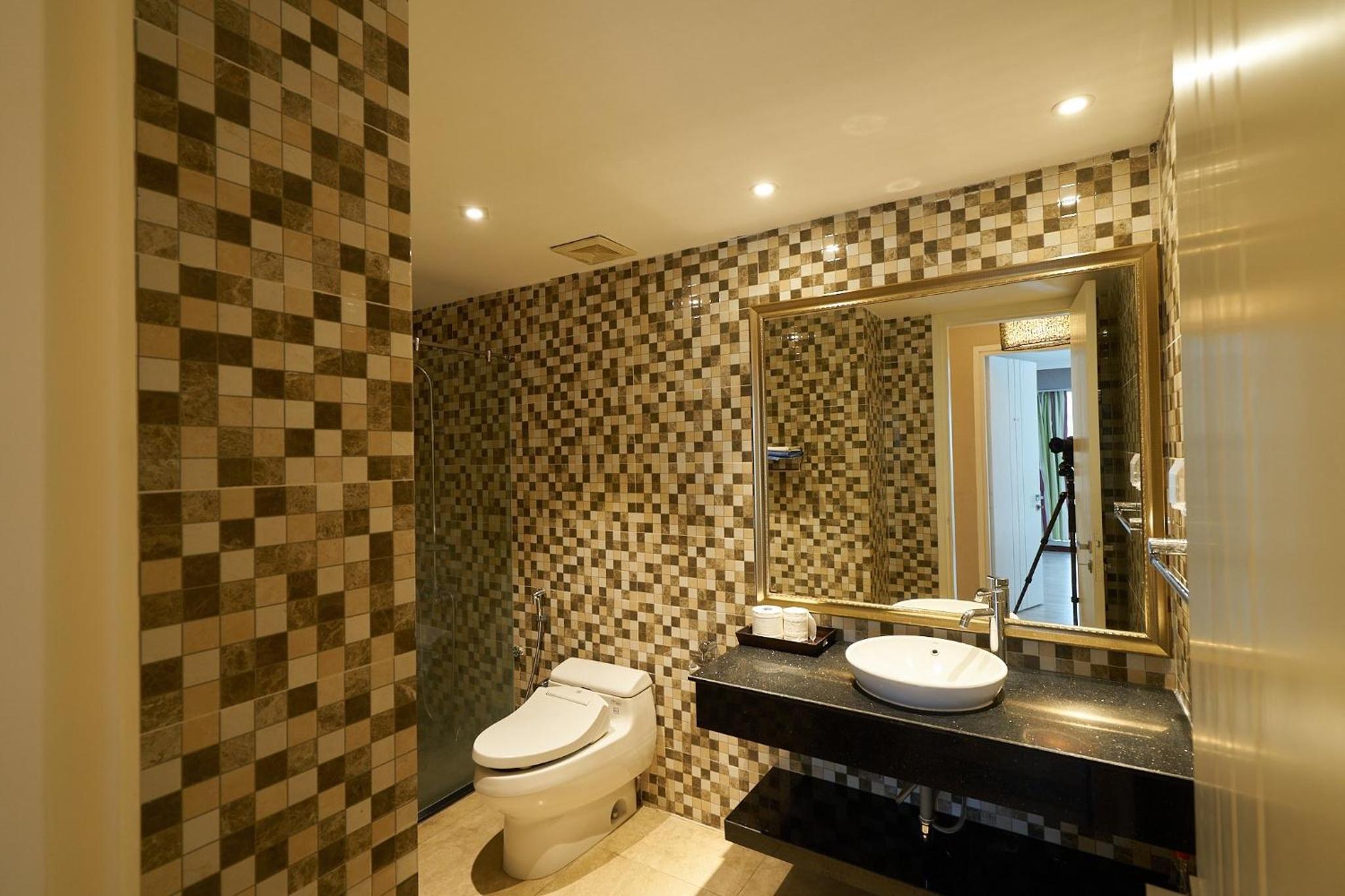 Elegance, luxury 4 bedrooms golf course view Ciputra Apartment