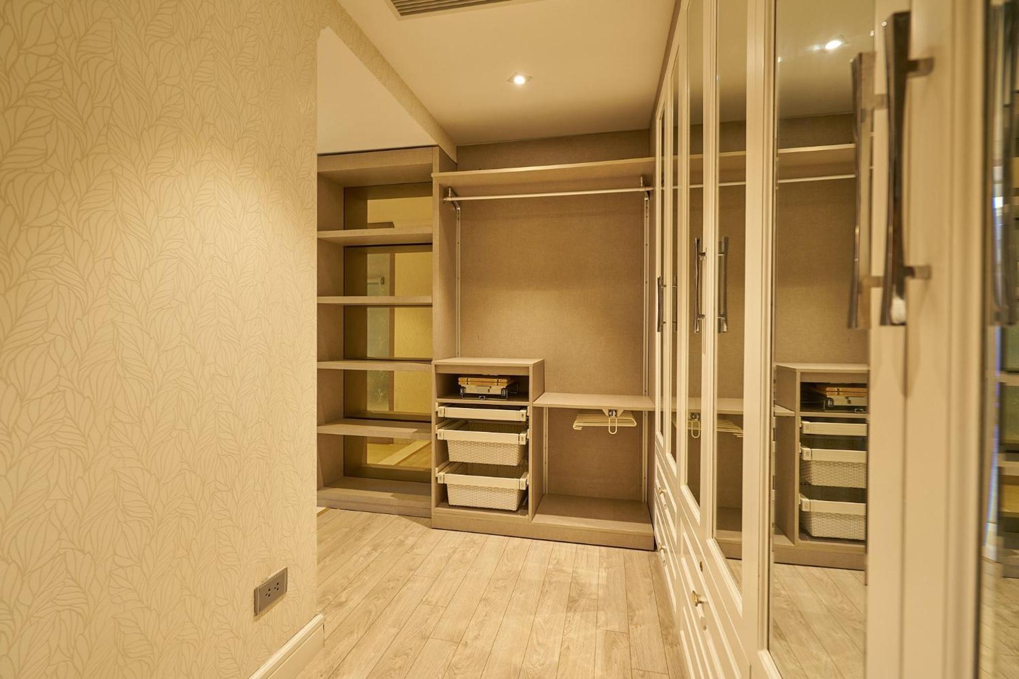 Elegance, luxury 4 bedrooms golf course view Ciputra Apartment