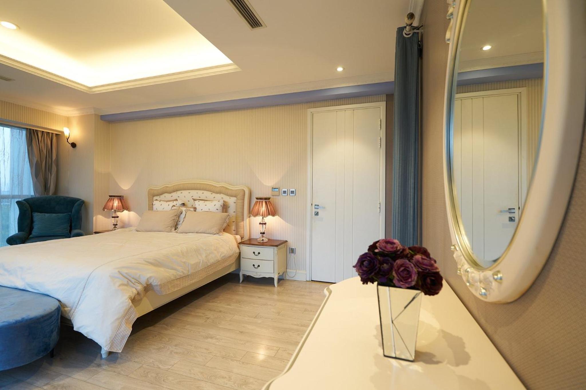 Elegance, luxury 4 bedrooms golf course view Ciputra Apartment
