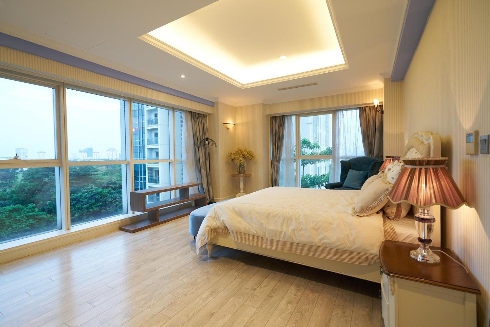 Elegance, luxury 4 bedrooms golf course view Ciputra Apartment