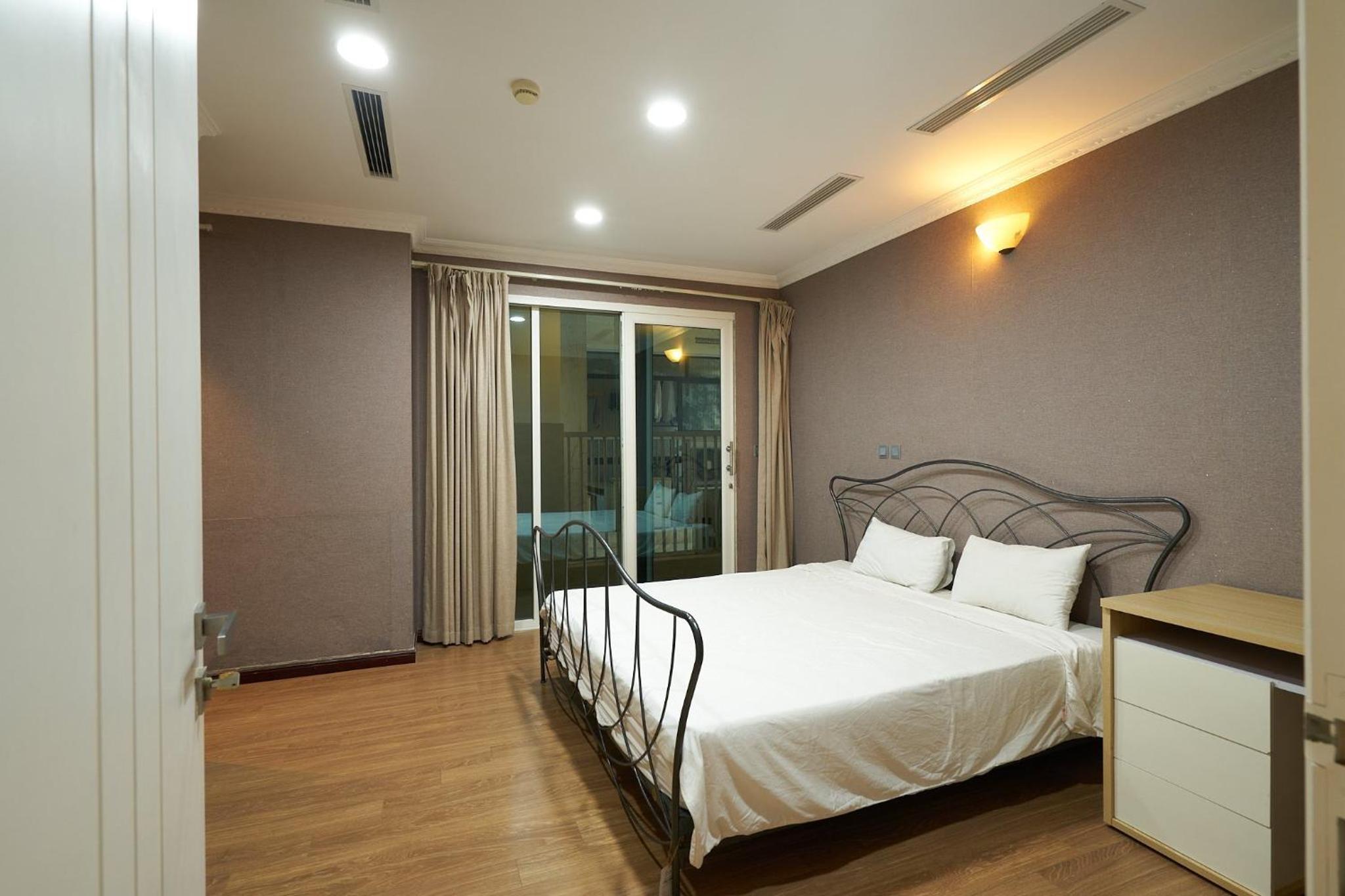 Elegance, luxury 4 bedrooms golf course view Ciputra Apartment