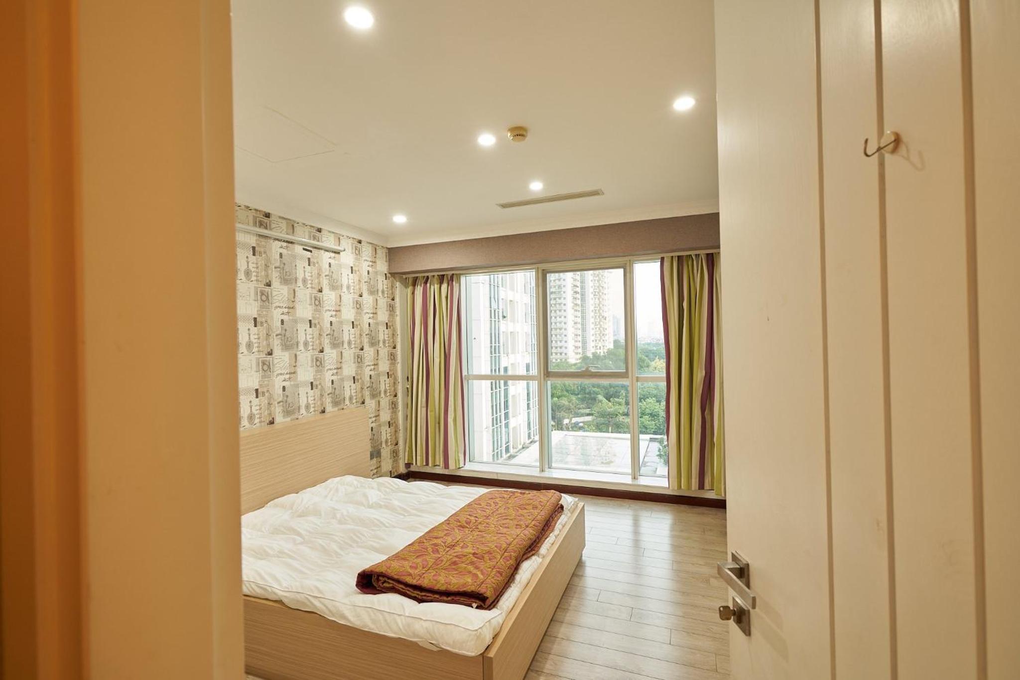 Elegance, luxury 4 bedrooms golf course view Ciputra Apartment
