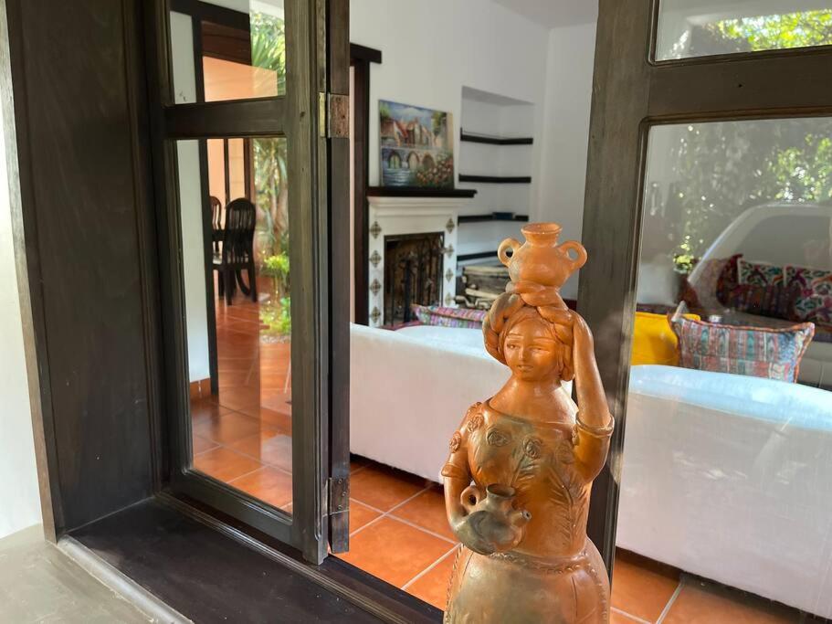 THE VIEW HOUSE- Antigua Guatemala Toda La Casa view 2