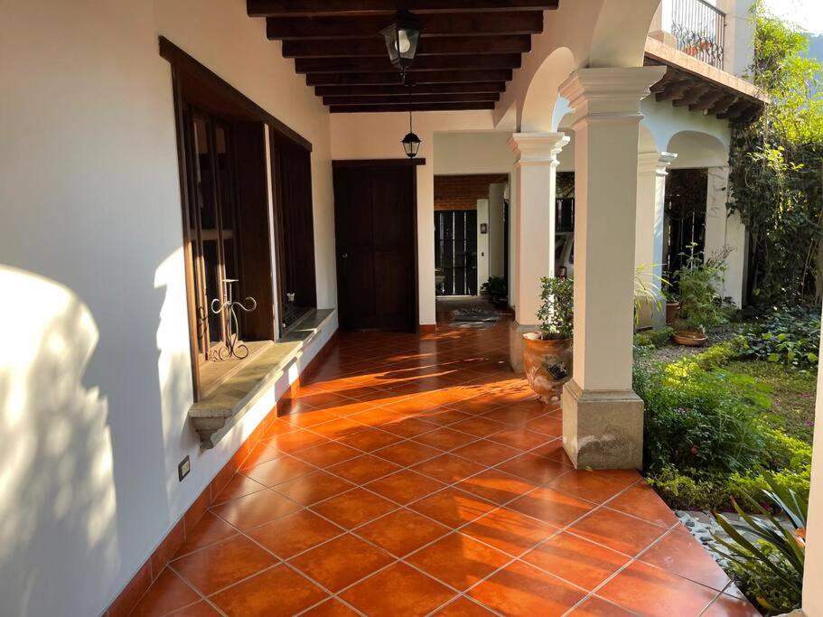 THE VIEW HOUSE- Antigua Guatemala Toda La Casa view 3