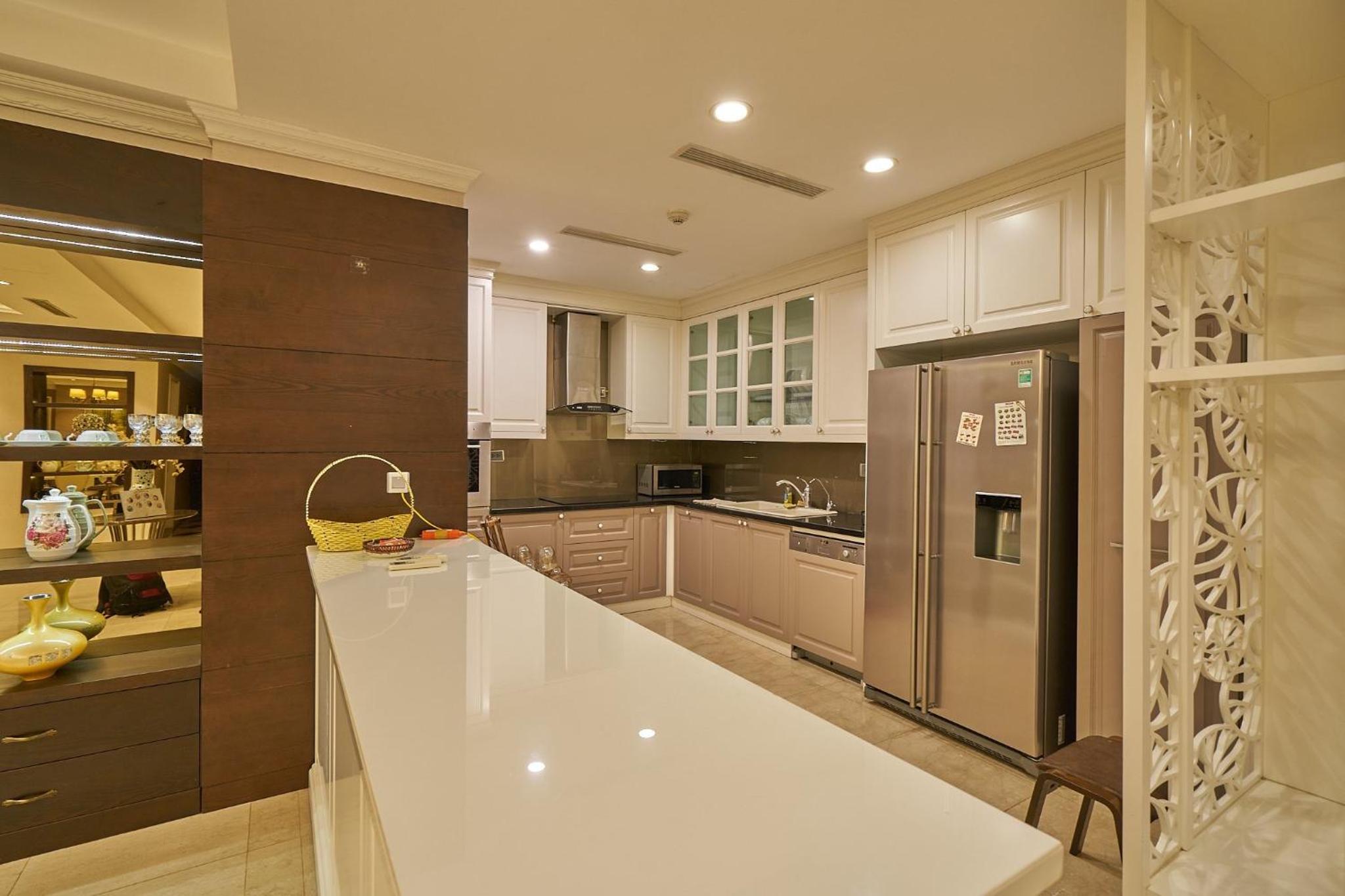 Elegance, luxury 4 bedrooms golf course view Ciputra Apartment
