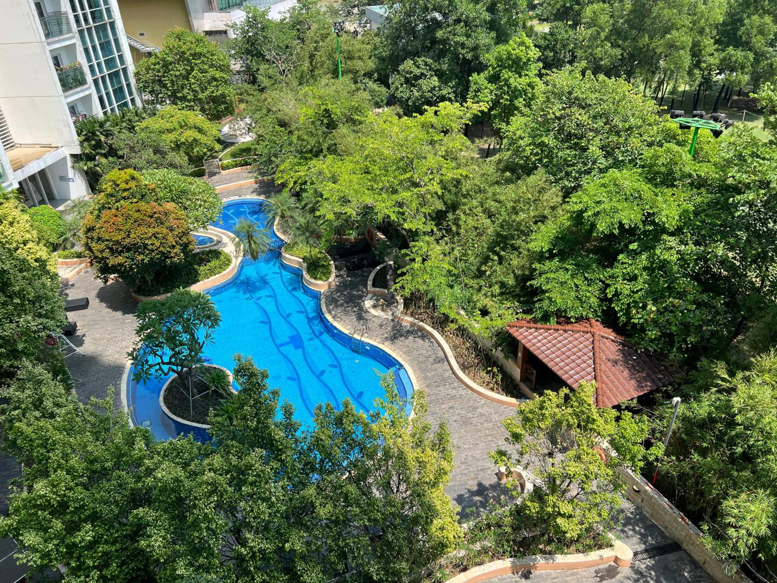 Elegance, luxury 4 bedrooms golf course view Ciputra Apartment