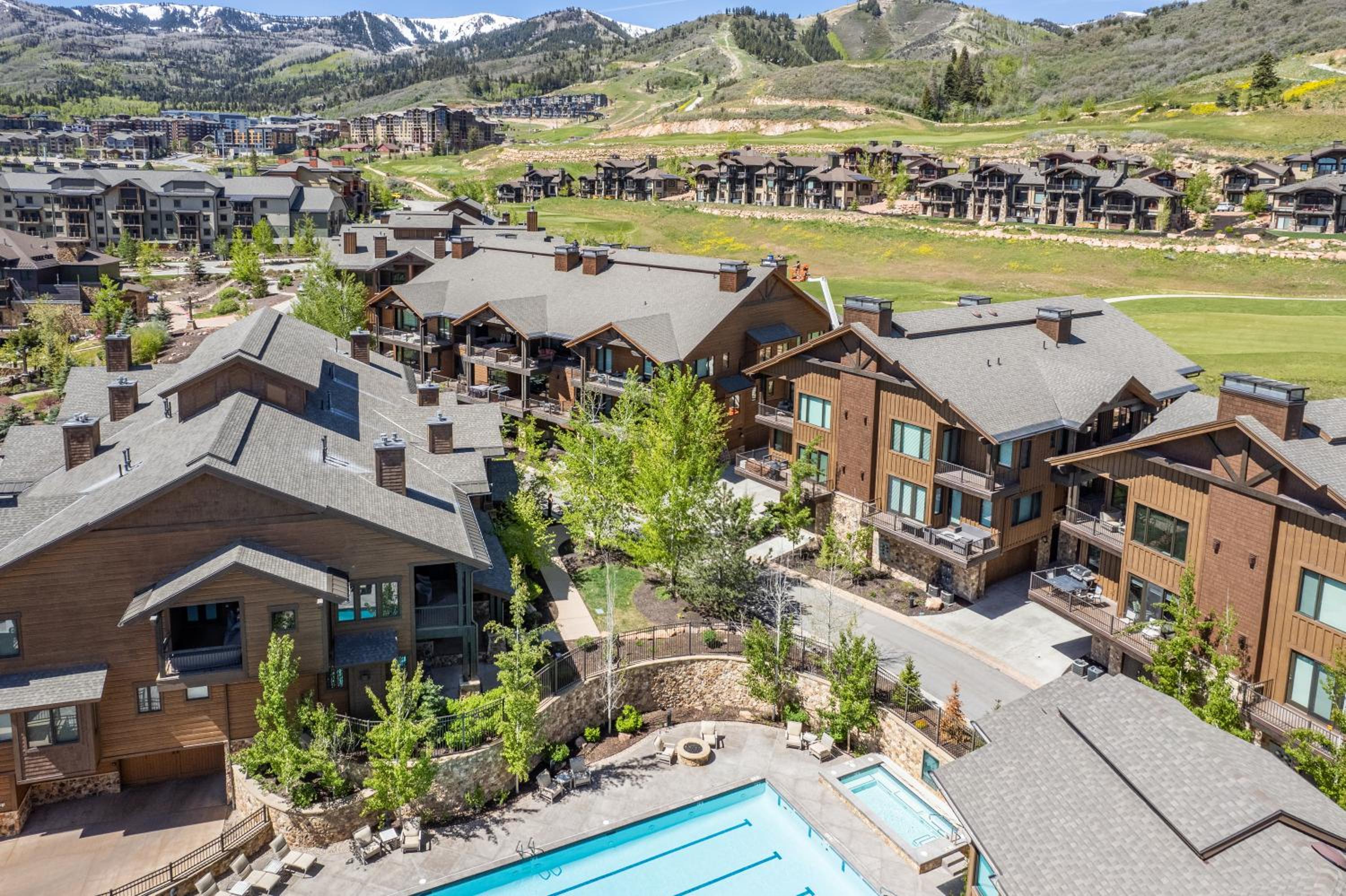 Walk to Skiing Superbly Decorated Luxury Juniper Landing 3BR, Pool, Shared Hot Tub, Fitness Room view 5