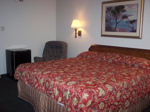 Red Carpet Inn (formerly Royal Inn) view 3