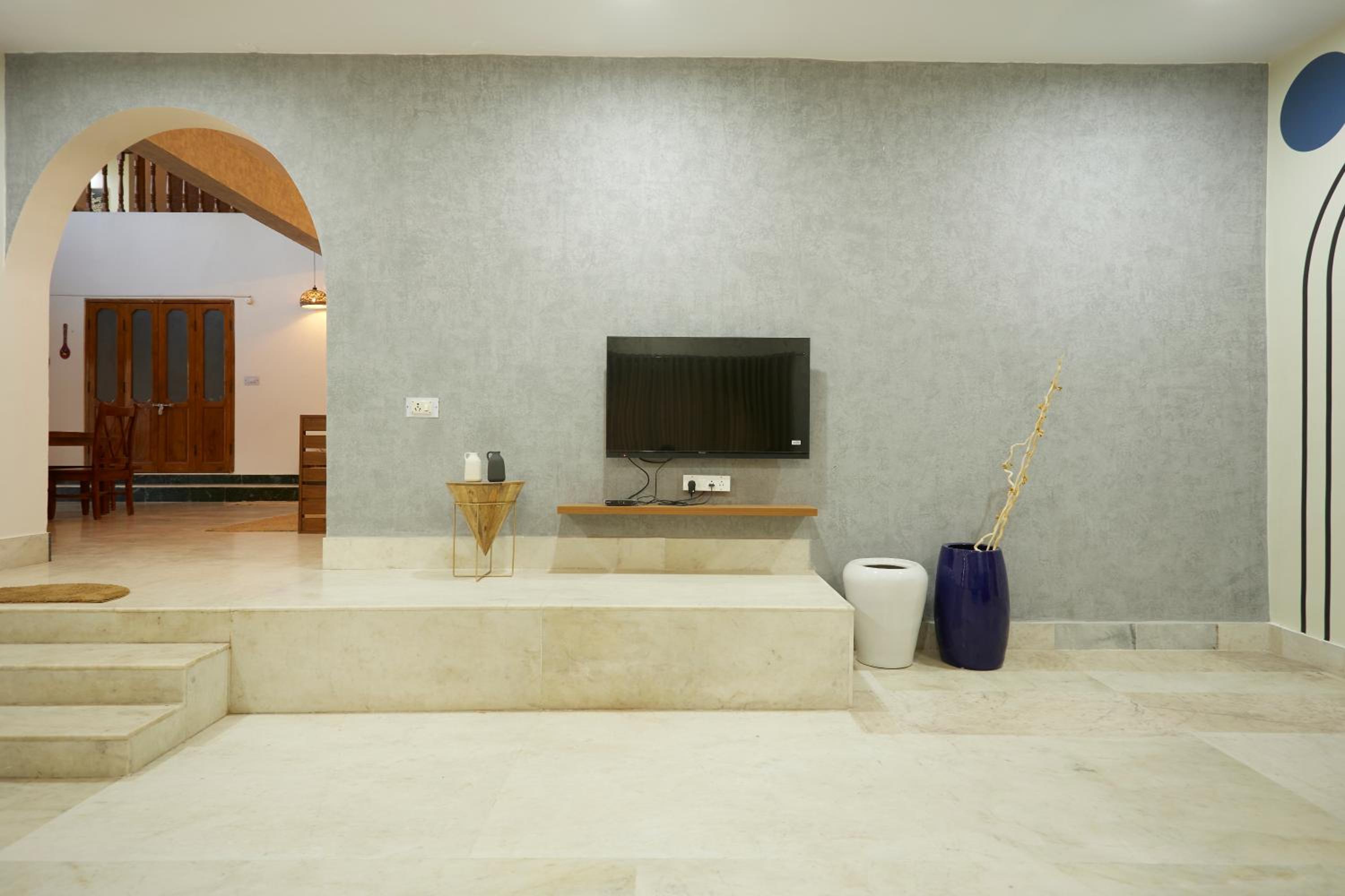 Elegant - 3BHK AC Villa with Lawn BanjaraHills HYD view 3