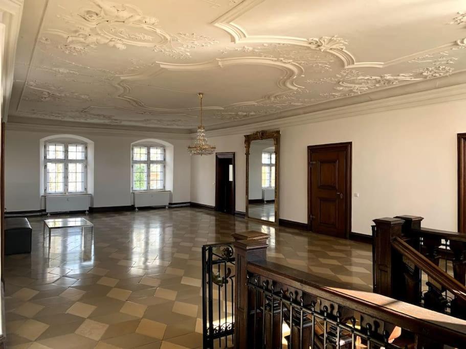 Schloss Hürbel Storchennest-Appartement - Luxury Apartment THE Stork Nest