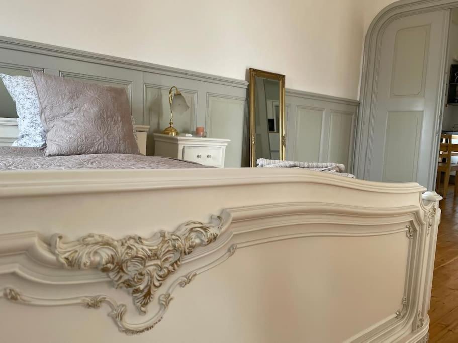 Schloss Hürbel Storchennest-Appartement - Luxury Apartment THE Stork Nest